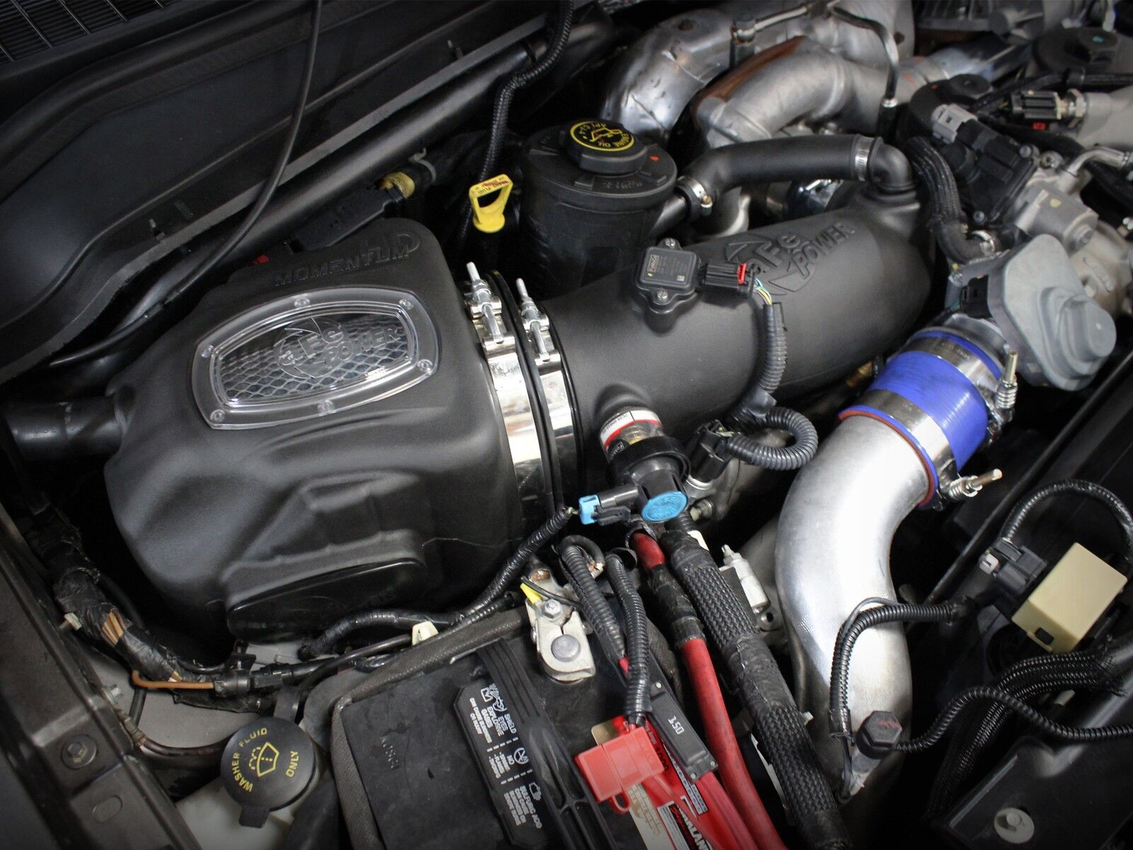 2008-2010 Ford F-550 Super Duty Turbo Diesel V8 6.4L Momentum HD Cold Air Intake System w/Pro 10R Filter Media