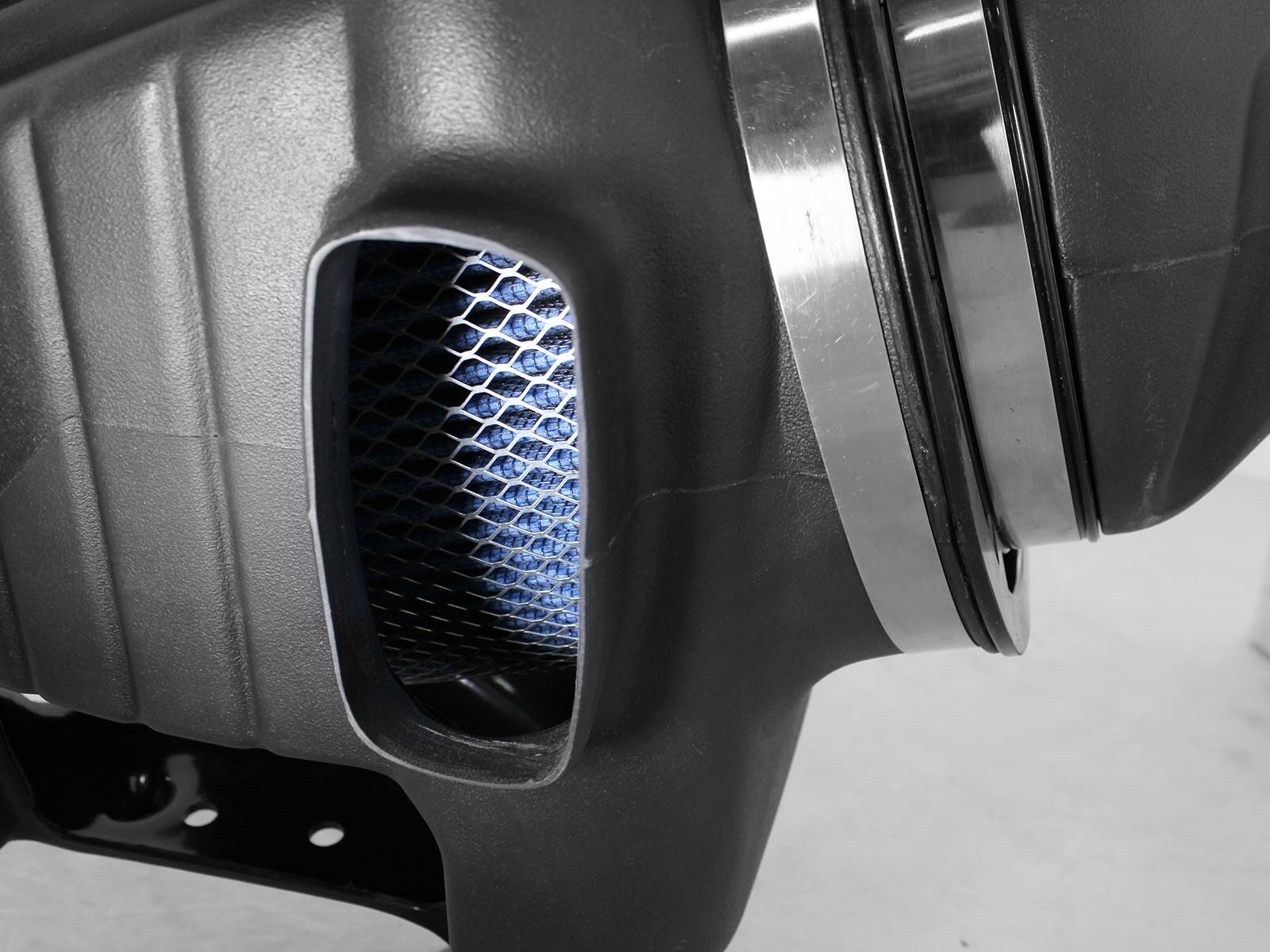 2011-2016 Ford F-550 Super Duty Turbo Diesel V8 6.7L Momentum HD Cold Air Intake System w/Pro 10R Filter Media