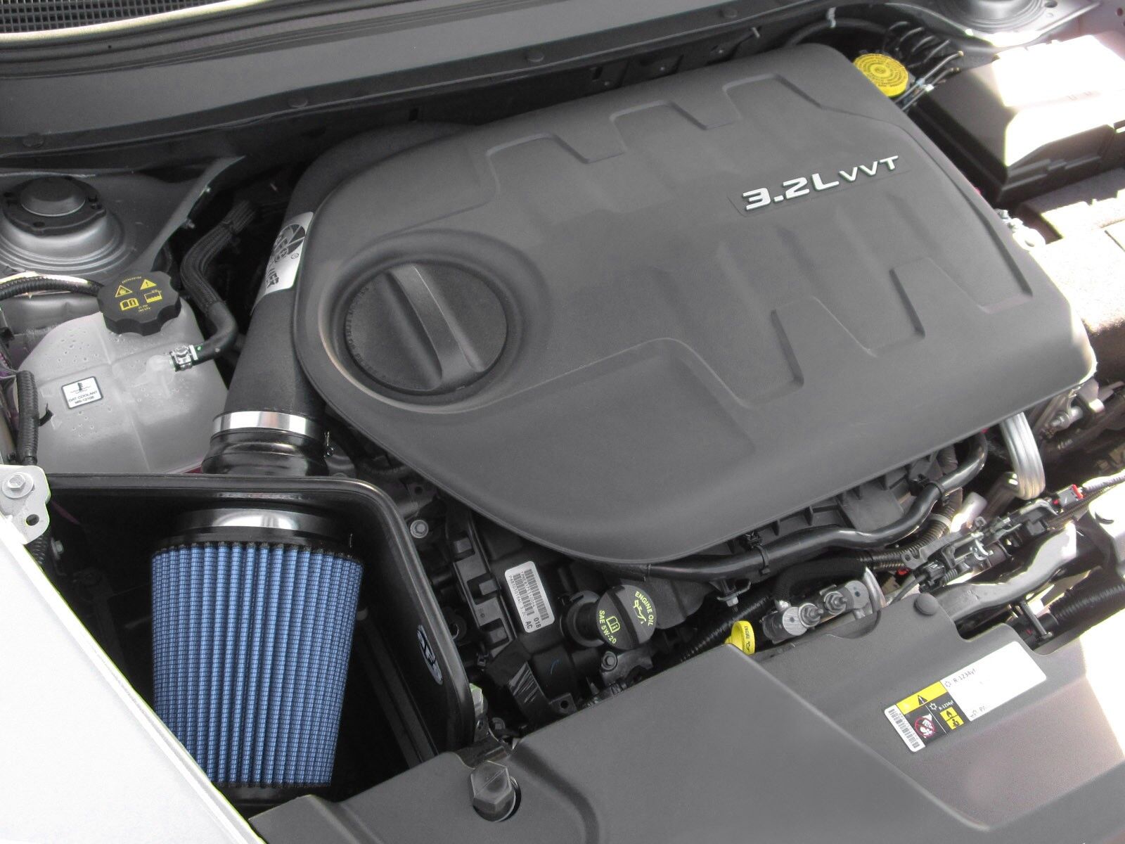 2014-2018 Jeep Cherokee KL V6 3.2L Magnum FORCE Stage-2 Cold Air Intake System w/Pro 5R Filter Media