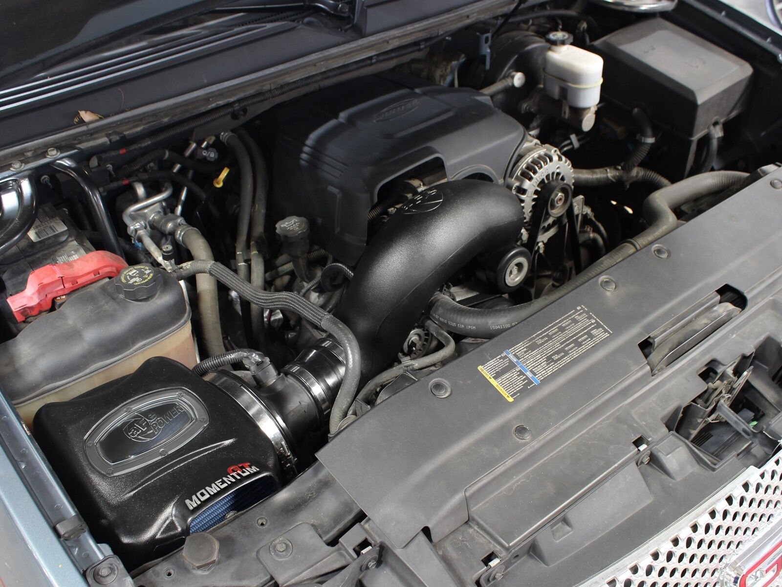 2007-2008 GMC Yukon XL GMT900 w/ Electric Fan V8 6.0L Momentum GT Cold Air Intake System w/Pro 5R Filter Media