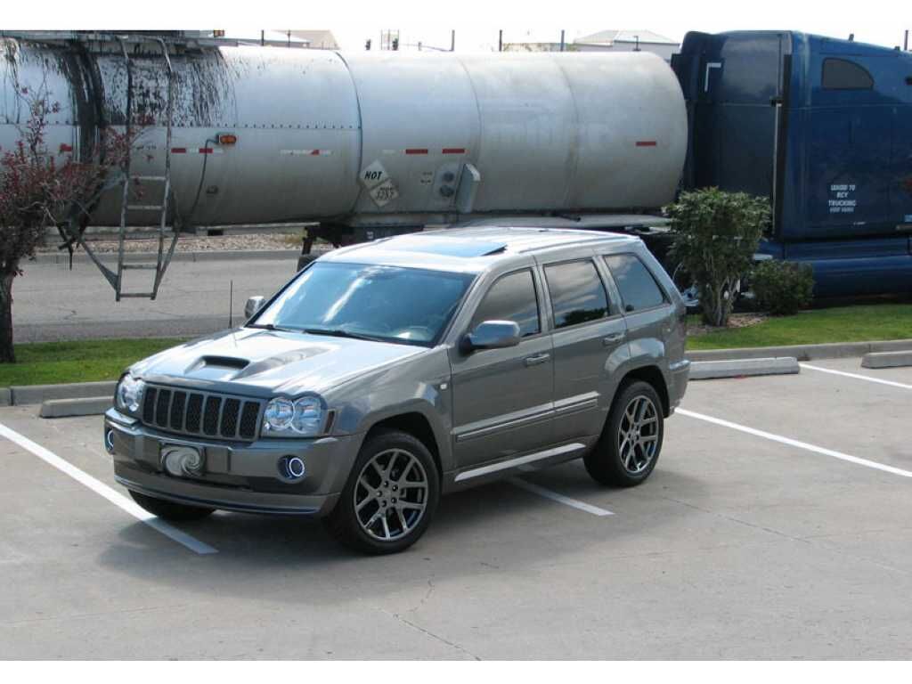 2005-2010 Jeep Grand Cherokee SRT-8 Fiberglass Ram Air Hood