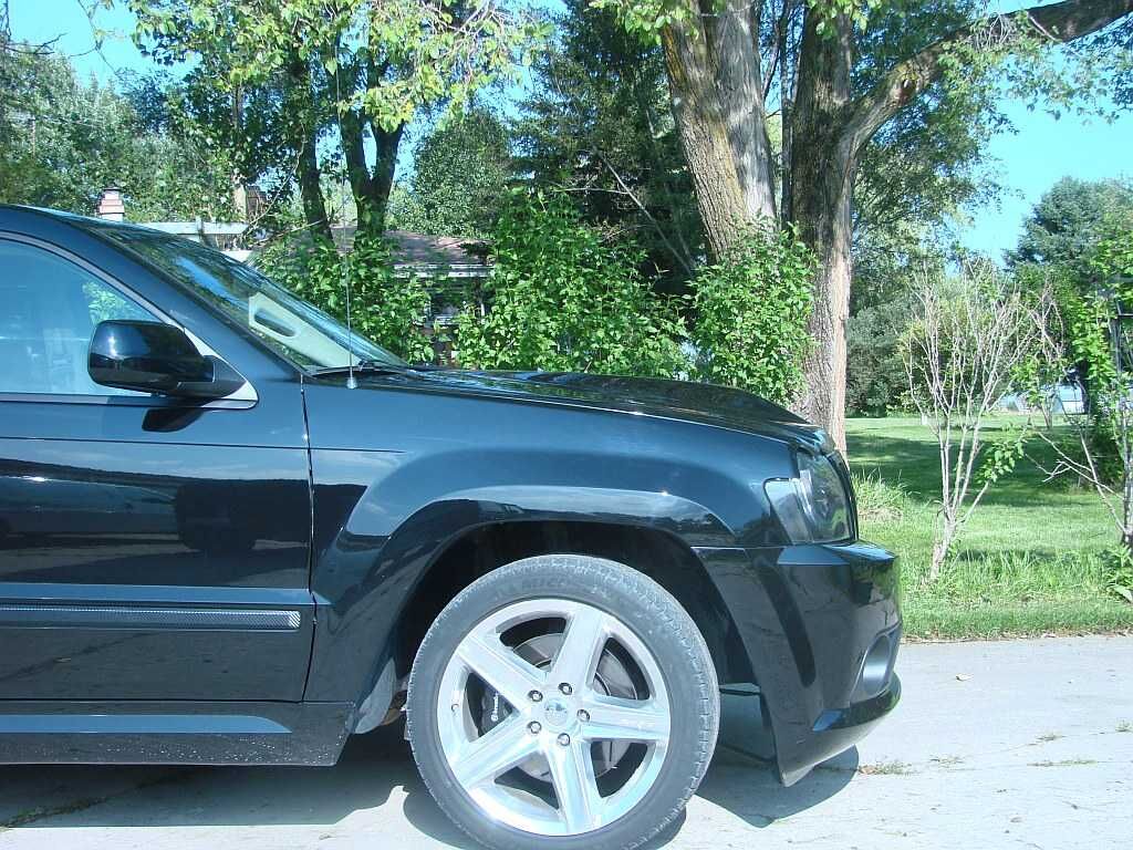 2005-2010 Jeep Grand Cherokee SRT-8 Fiberglass Ram Air Hood