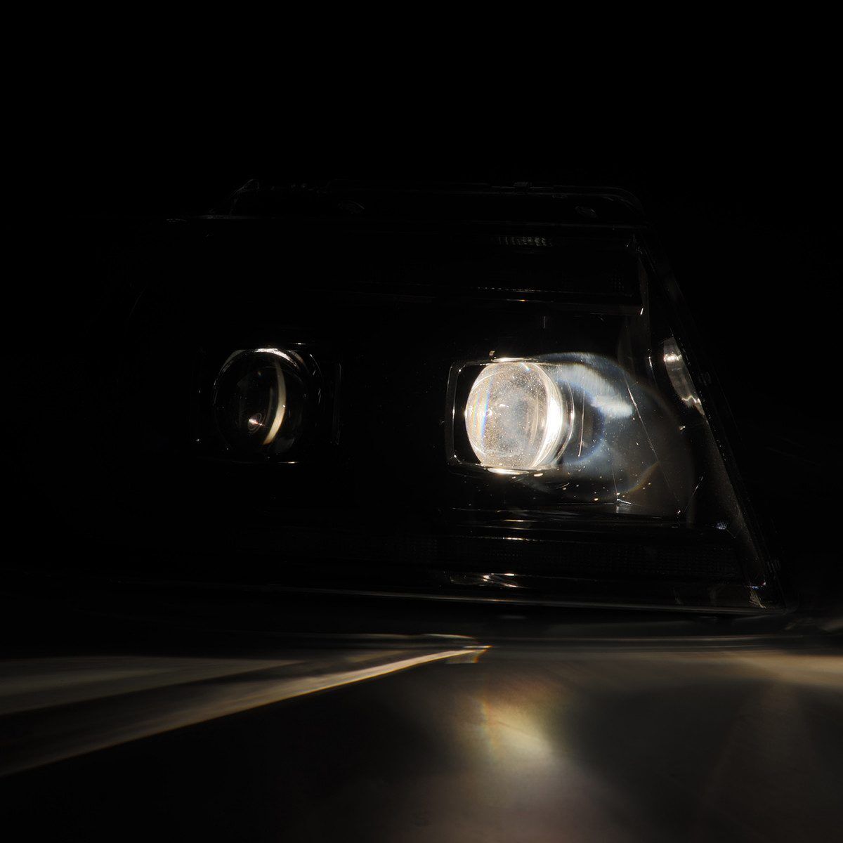 06-08 Lincoln Mark LT LUXX-Series LED Projector Headlights Alpha-Black by AlphaRex