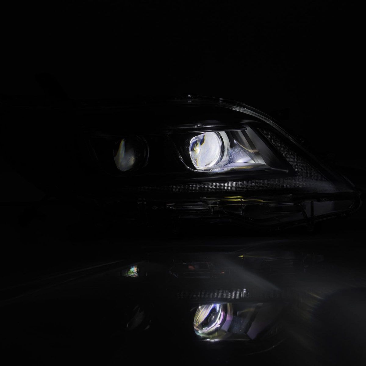 11-20 Toyota Sienna LUXX-Series Projector Headlights Black by AlphaRex