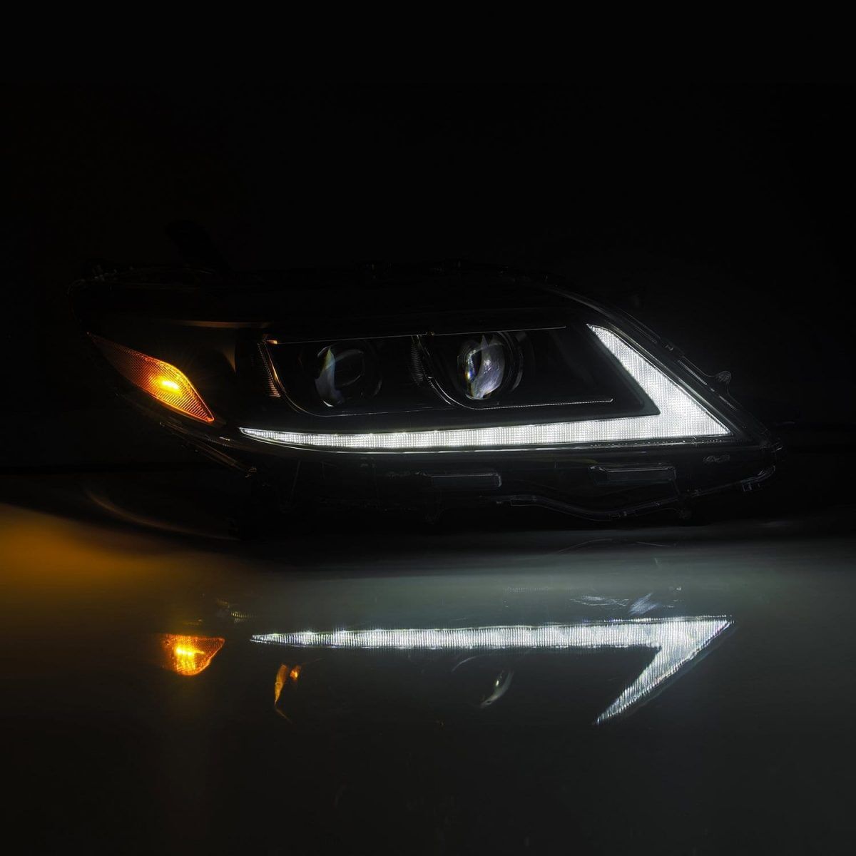 11-20 Toyota Sienna LUXX-Series Projector Headlights Black by AlphaRex