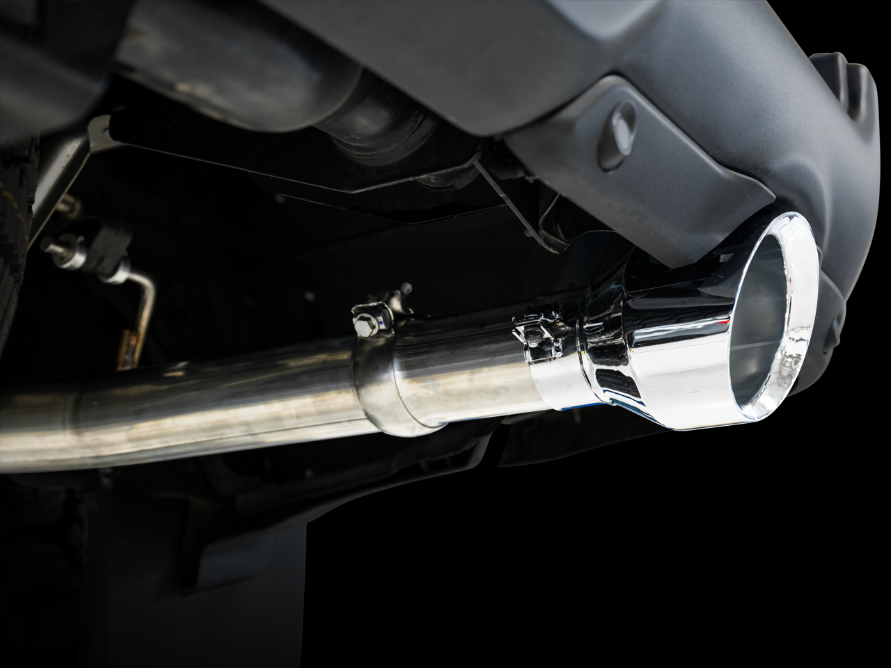 AWE Tuning 0FG Dual Rear Exit Catback Exhaust for 4th Gen RAM 1500 5.7L (with bumper cutouts) - Chrome Silver Tips