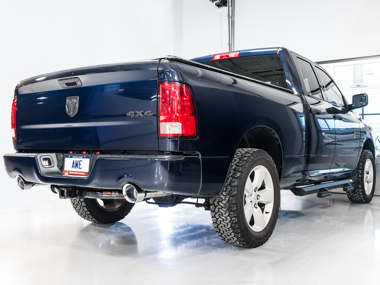 AWE Tuning 0FG Dual Rear Exit Catback Exhaust for 4th Gen RAM 1500 5.7L (with bumper cutouts) - Chrome Silver Tips