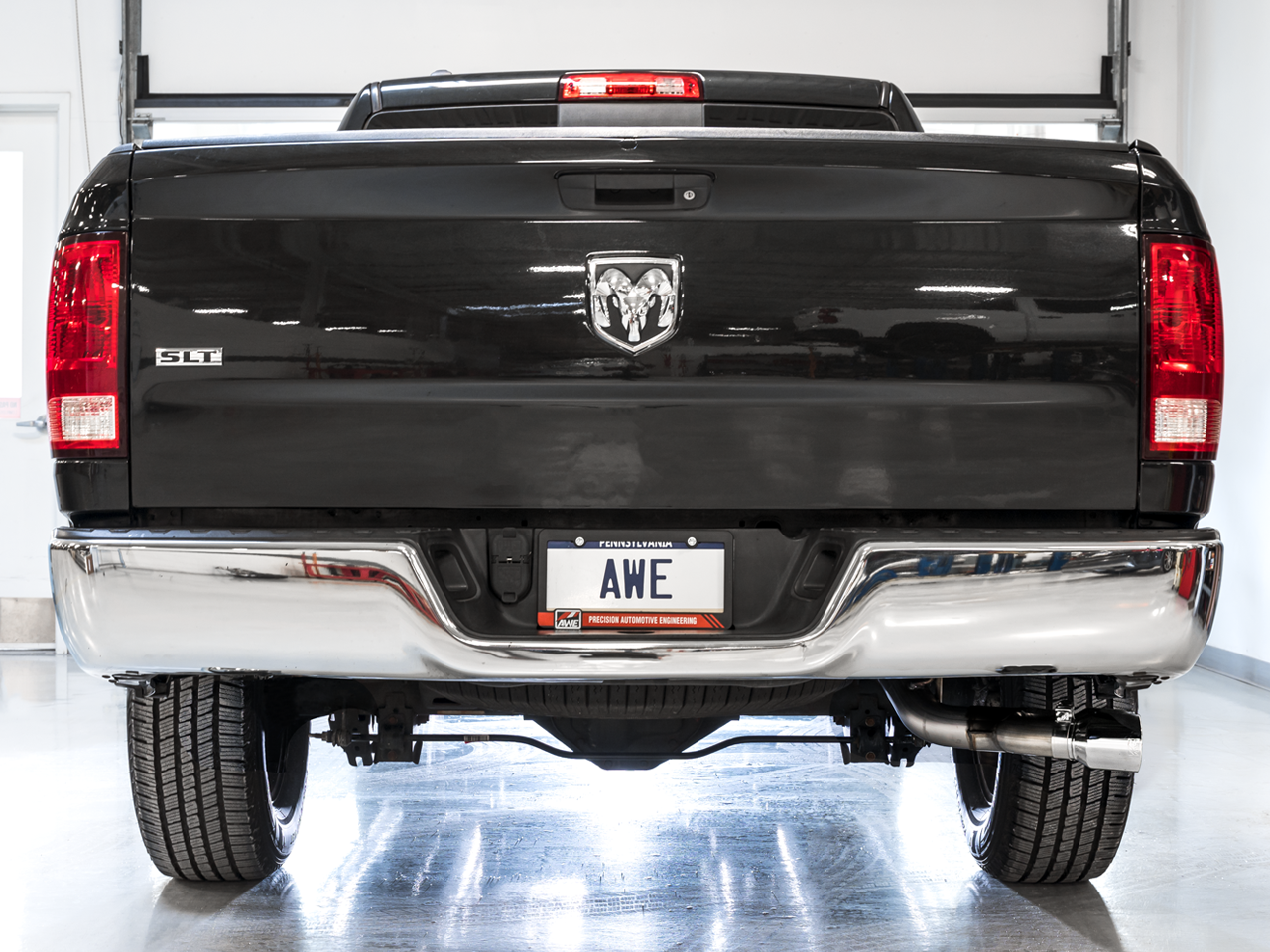 AWE Tuning 0FG Single Side Exit Catback Exhaust for 4th Gen RAM 1500 5.7L (without bumper cutouts) - Dual Chrome Tips