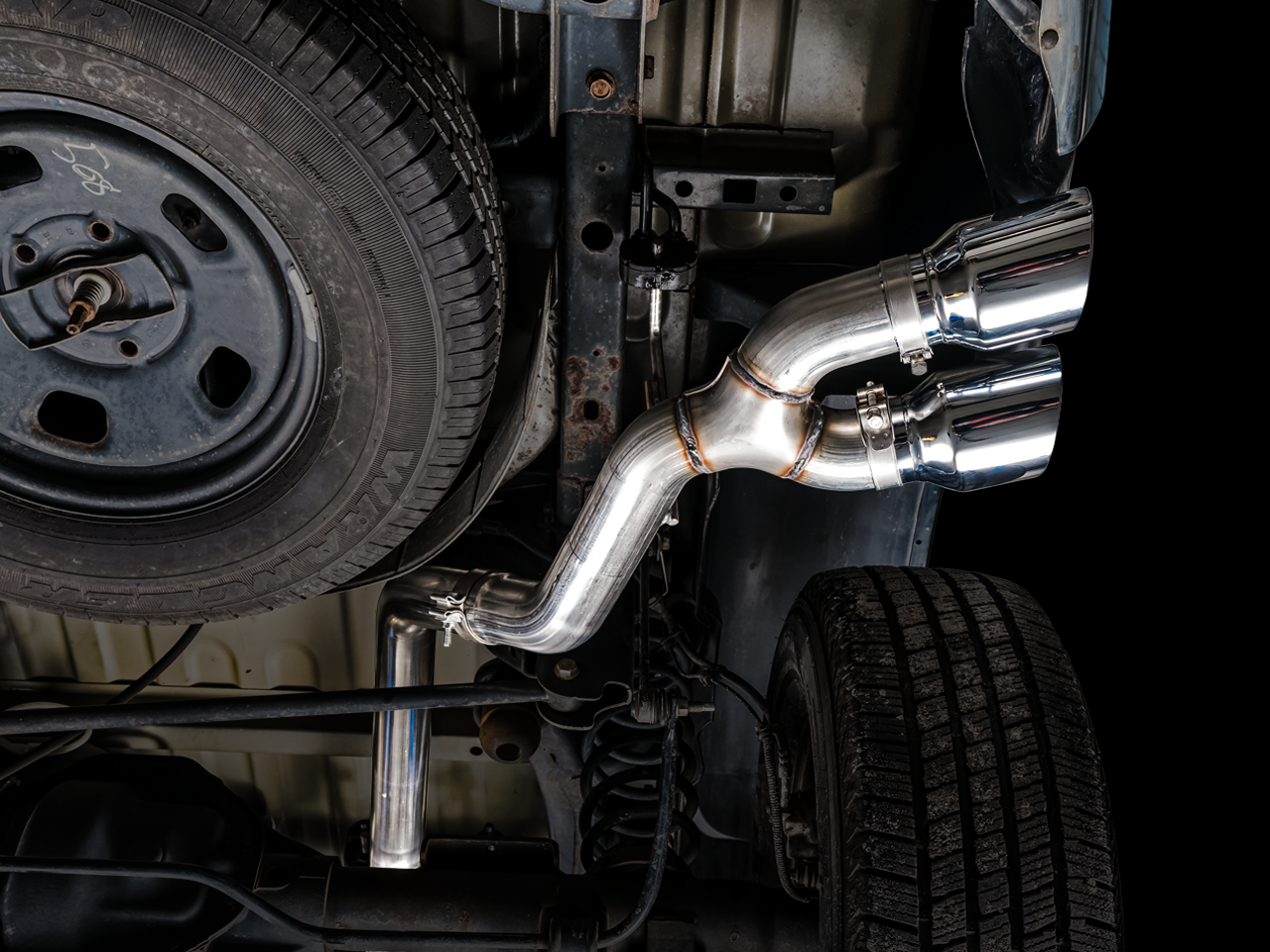 AWE Tuning 0FG Single Side Exit Catback Exhaust for 4th Gen RAM 1500 5.7L (without bumper cutouts) - Dual Chrome Tips