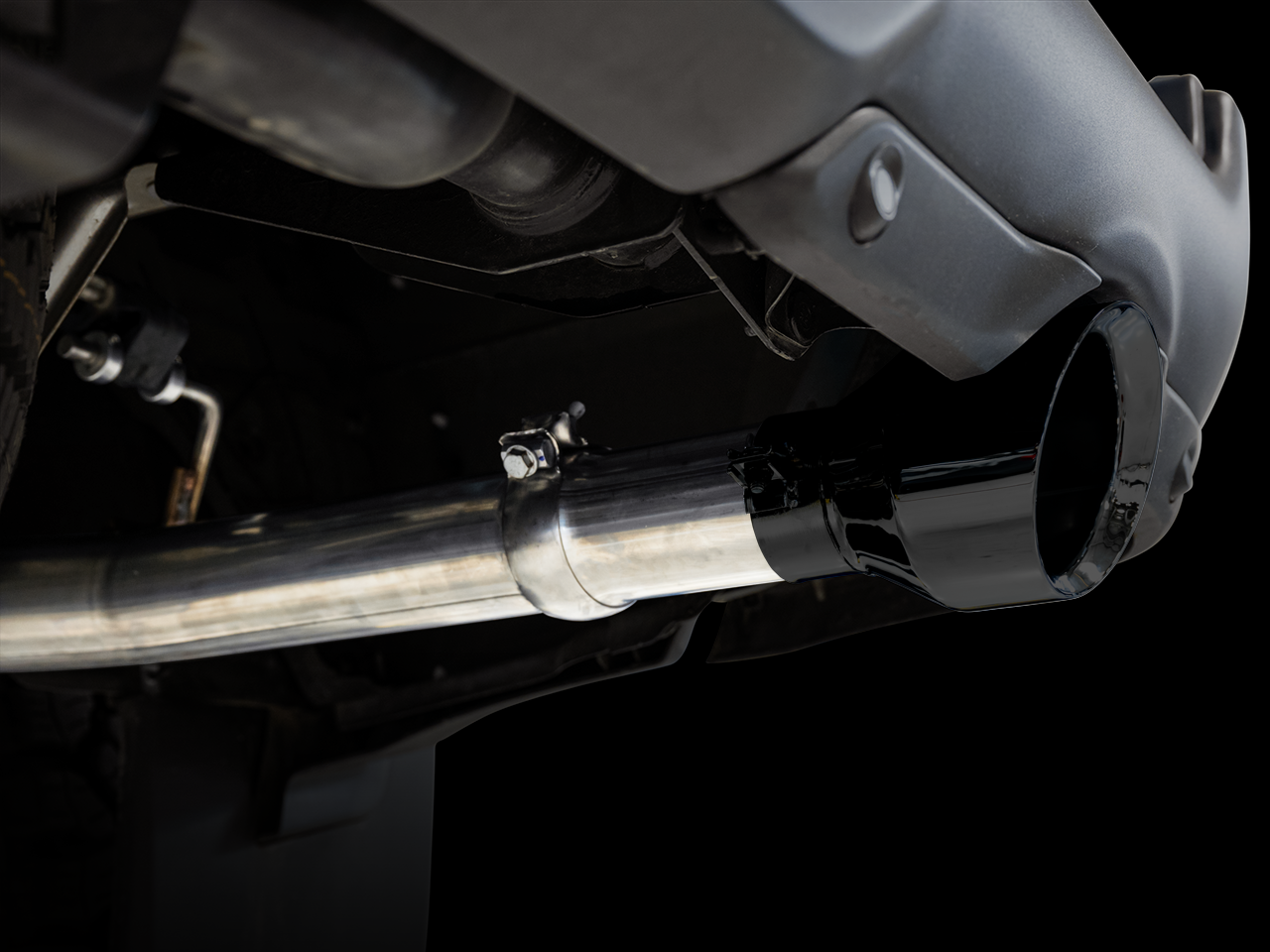 AWE Tuning 0FG Dual Rear Exit Catback Exhaust for 5th Gen RAM 1500 5.7L (with bumper cutouts) - Diamond Black Tips