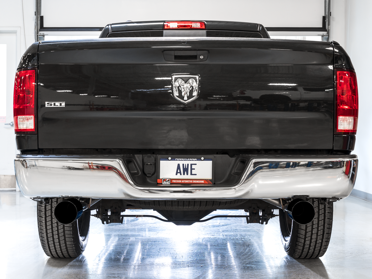 AWE Tuning 0FG Dual Rear Exit Catback Exhaust for 4th Gen RAM 1500 5.7L (without bumper cutouts) - Diamond Black Tips
