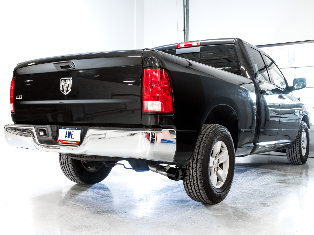AWE 0FG Single Side Exit Catback Exhaust for 4th Gen RAM 1500 5.7L (without bumper cutouts) - Dual Diamond BlackTips - 3015-33309