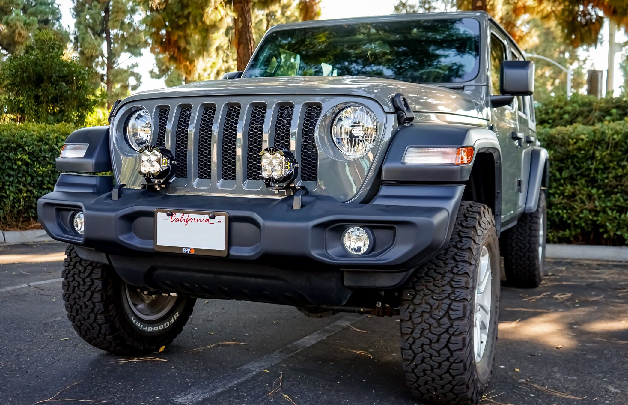 Jeep JL/JT Dual LP6 Auxiliary Light Kit w/Upfitter by Baja Designs