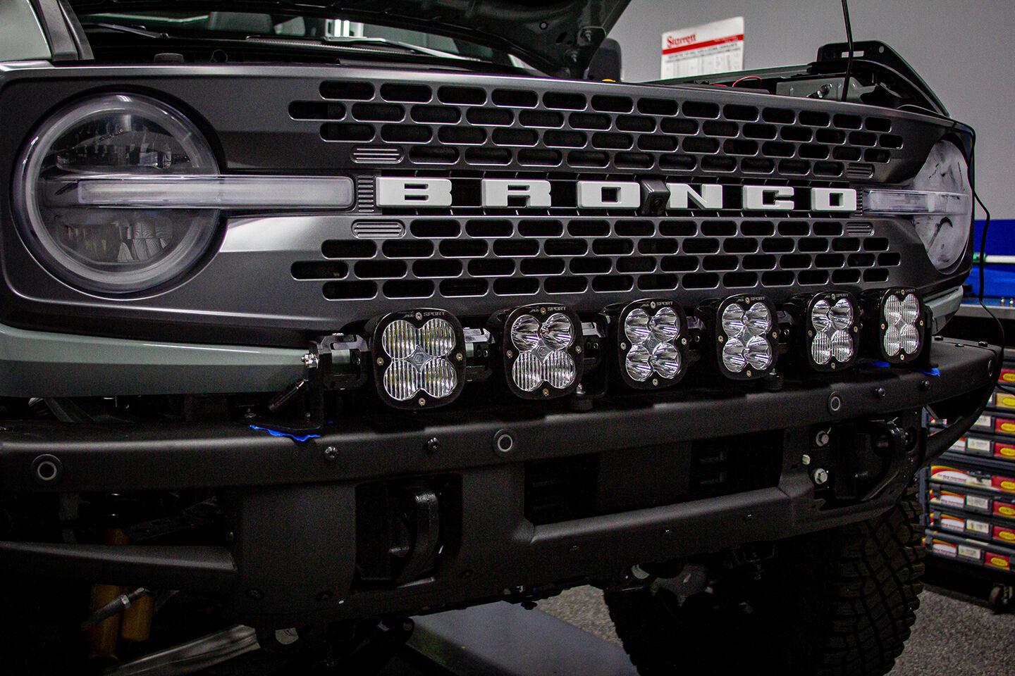 6 XL Linkable LIght Bar Kit Plastic Bumper Mount w/Upfitter 21-Up Ford Bronco by Baja Designs - 447768UP