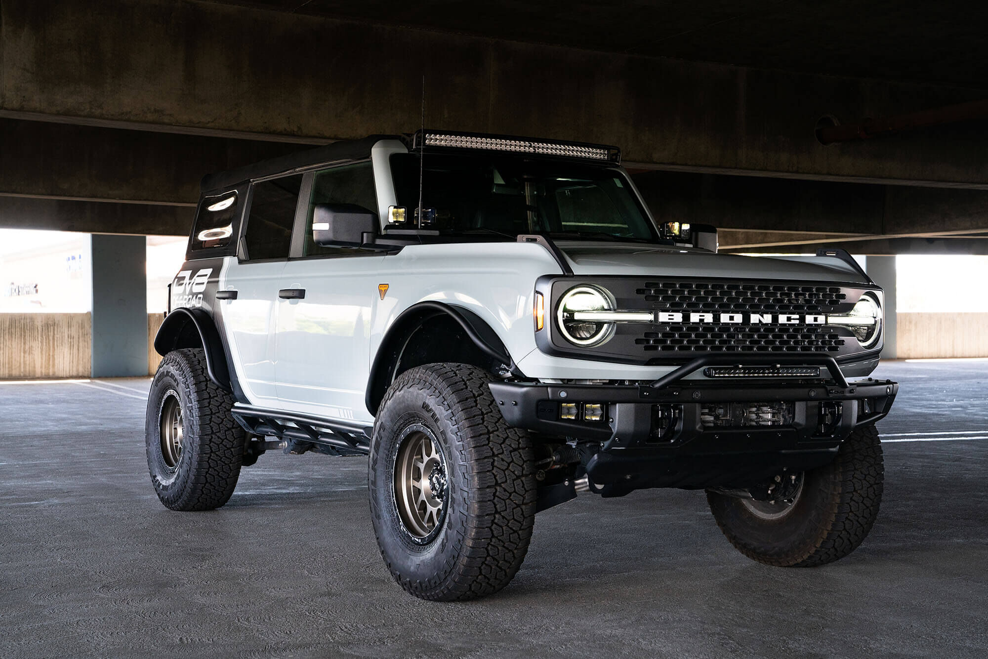 2021-2022 Ford Bronco 40-Inch Curved Light Bar Mount by DV8 Off-Road