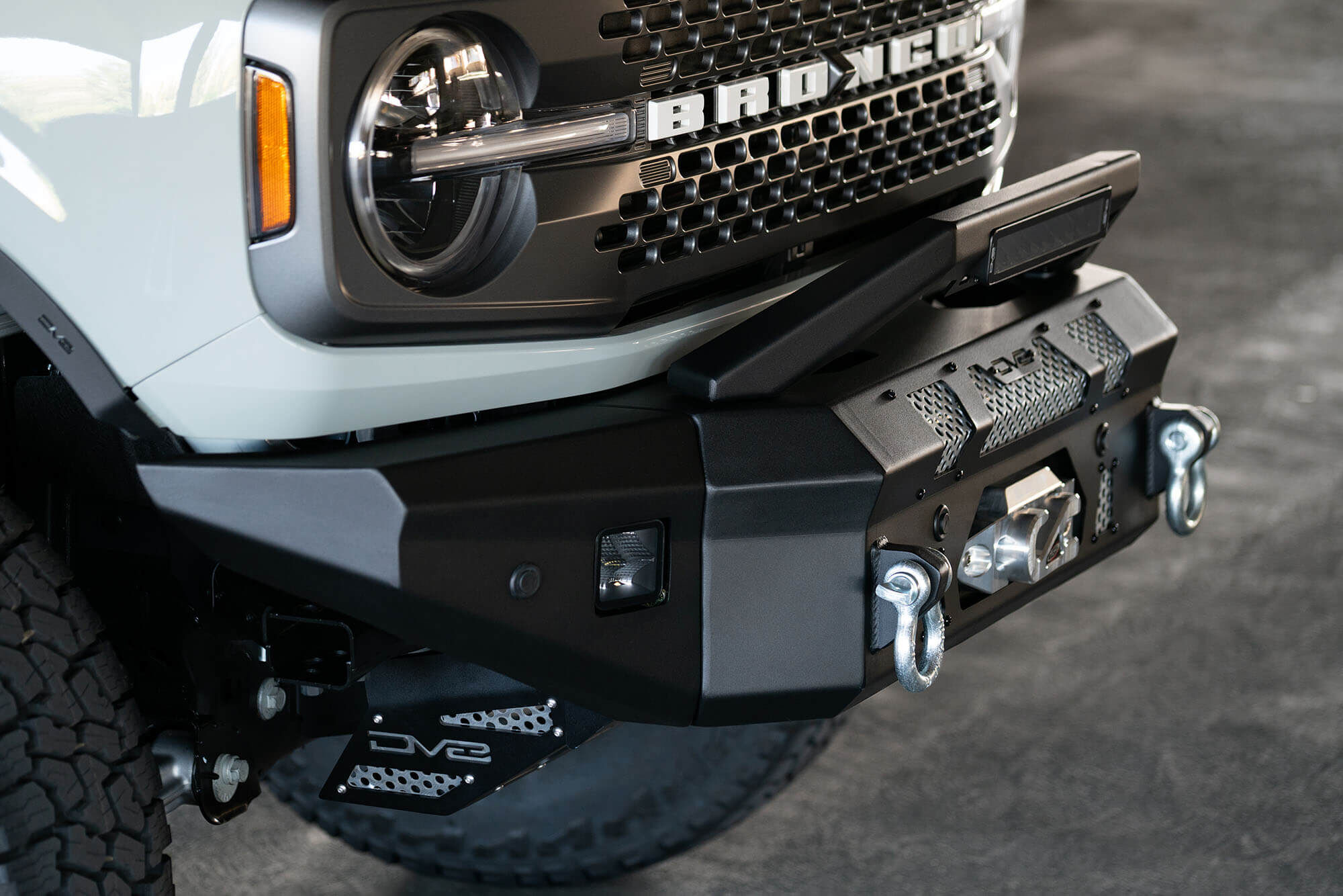 2021 Ford Bronco Bull Bar With Led Light Bar Mount For MTO Series Front Bumpers by DV8 Off-Road