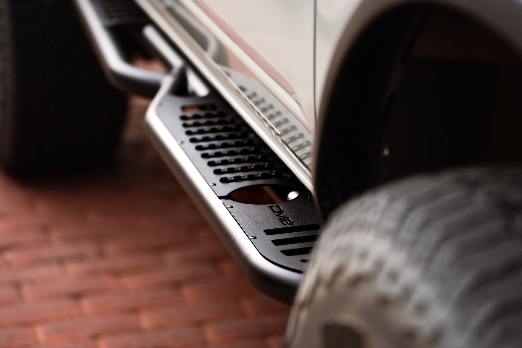 2021-2022 Ford Bronco Oe Plus Series Side Steps by DV8 Off-Road