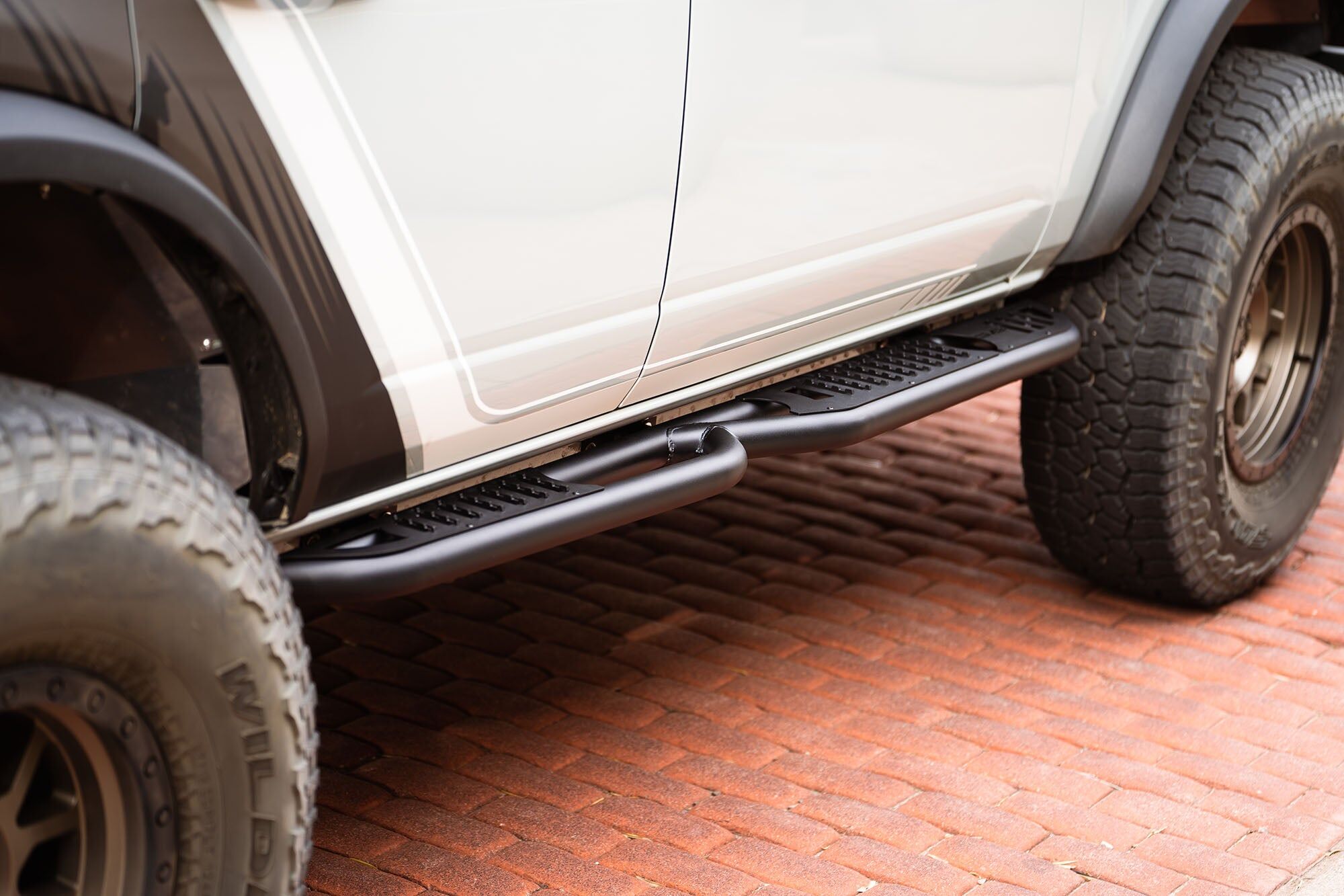 2021-2022 Ford Bronco Oe Plus Series Side Steps by DV8 Off-Road