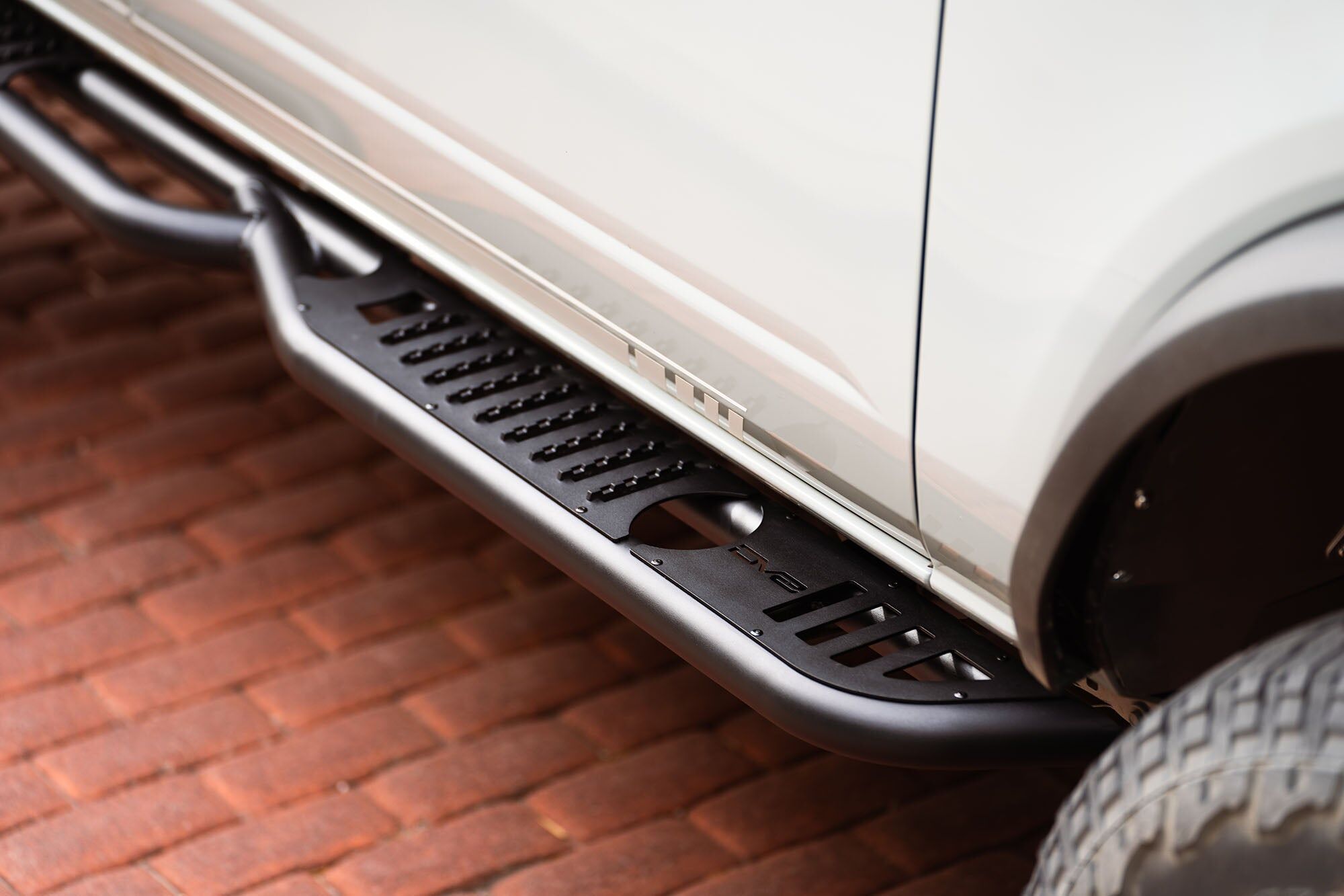 2021-2022 Ford Bronco Oe Plus Series Side Steps by DV8 Off-Road