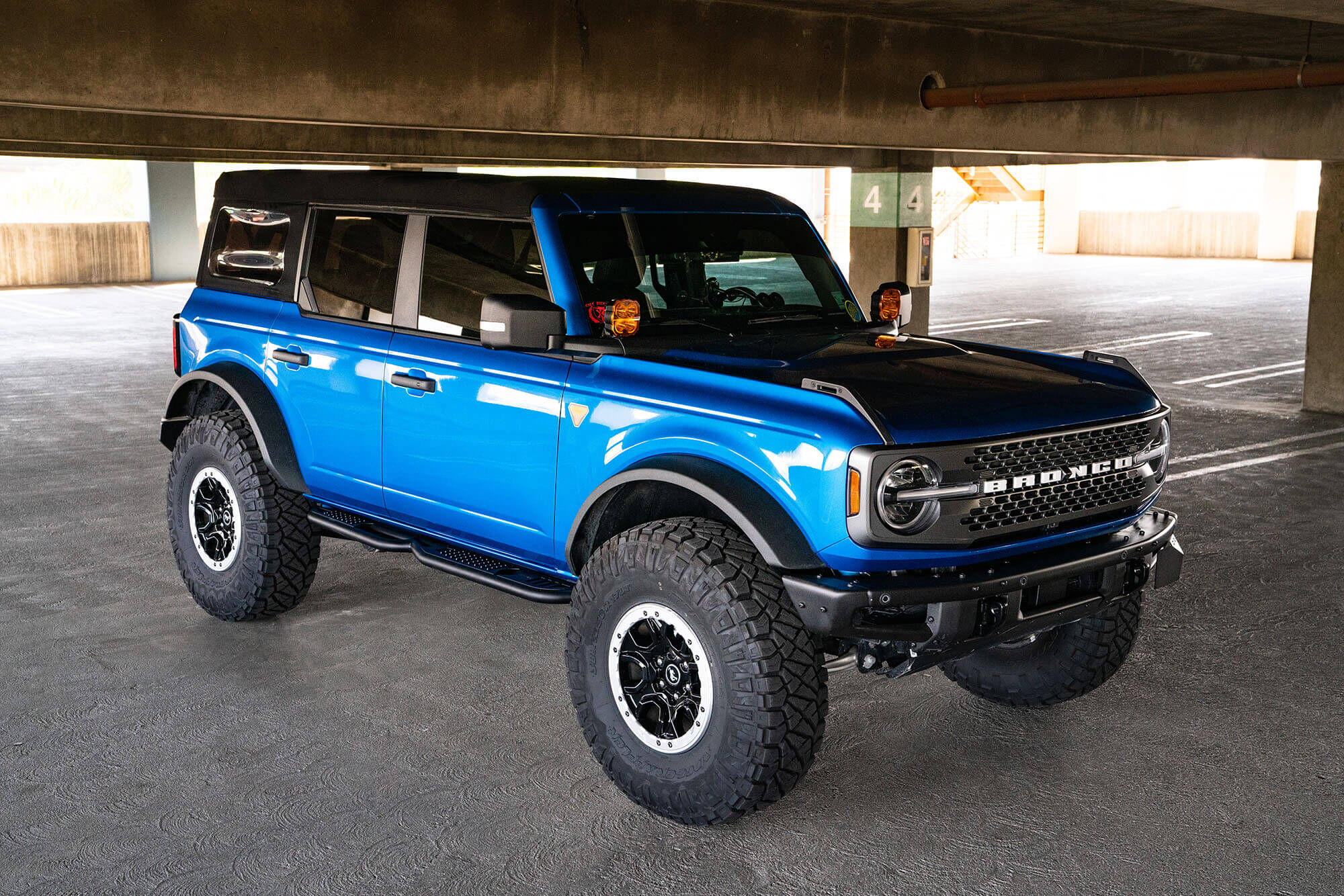 2021-2022 Ford Bronco Oe Plus Series Side Steps by DV8 Off-Road