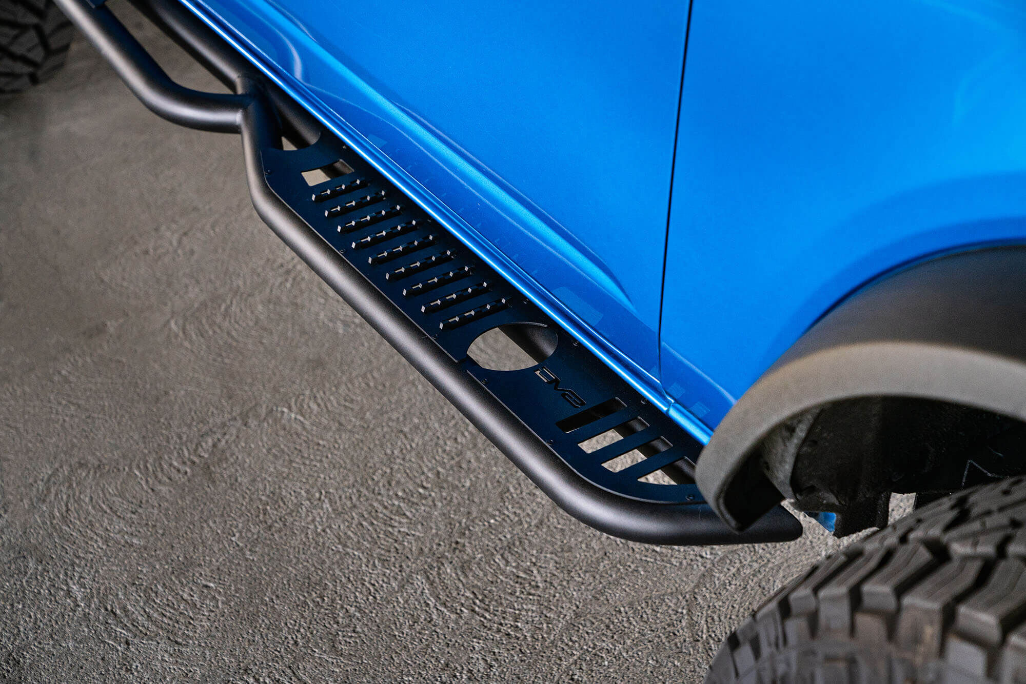 2021-2022 Ford Bronco Oe Plus Series Side Steps by DV8 Off-Road