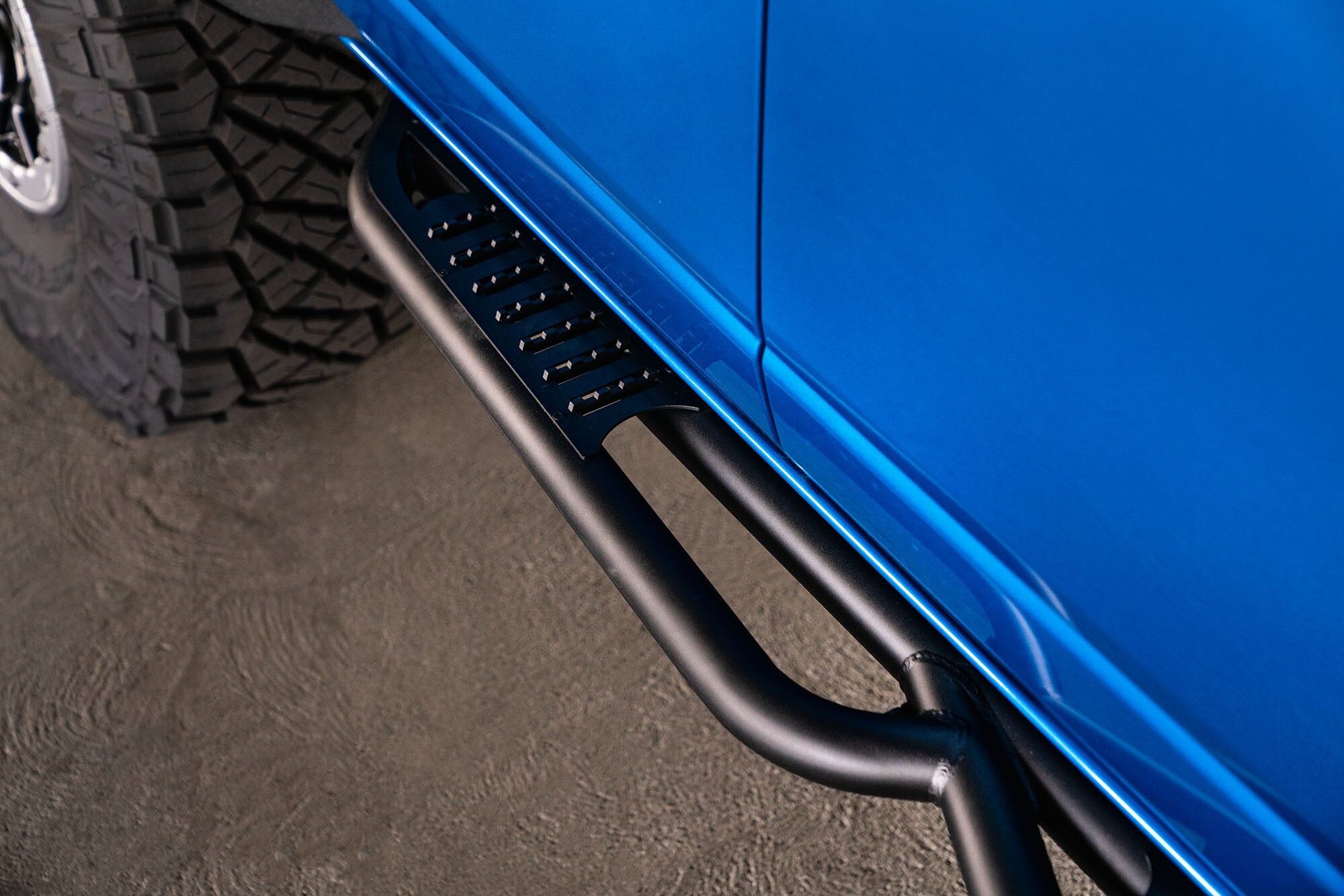 2021-2022 Ford Bronco Oe Plus Series Side Steps by DV8 Off-Road