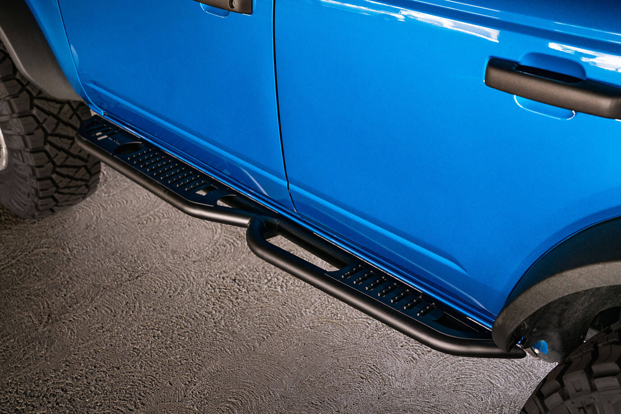 2021-2022 Ford Bronco Oe Plus Series Side Steps by DV8 Off-Road