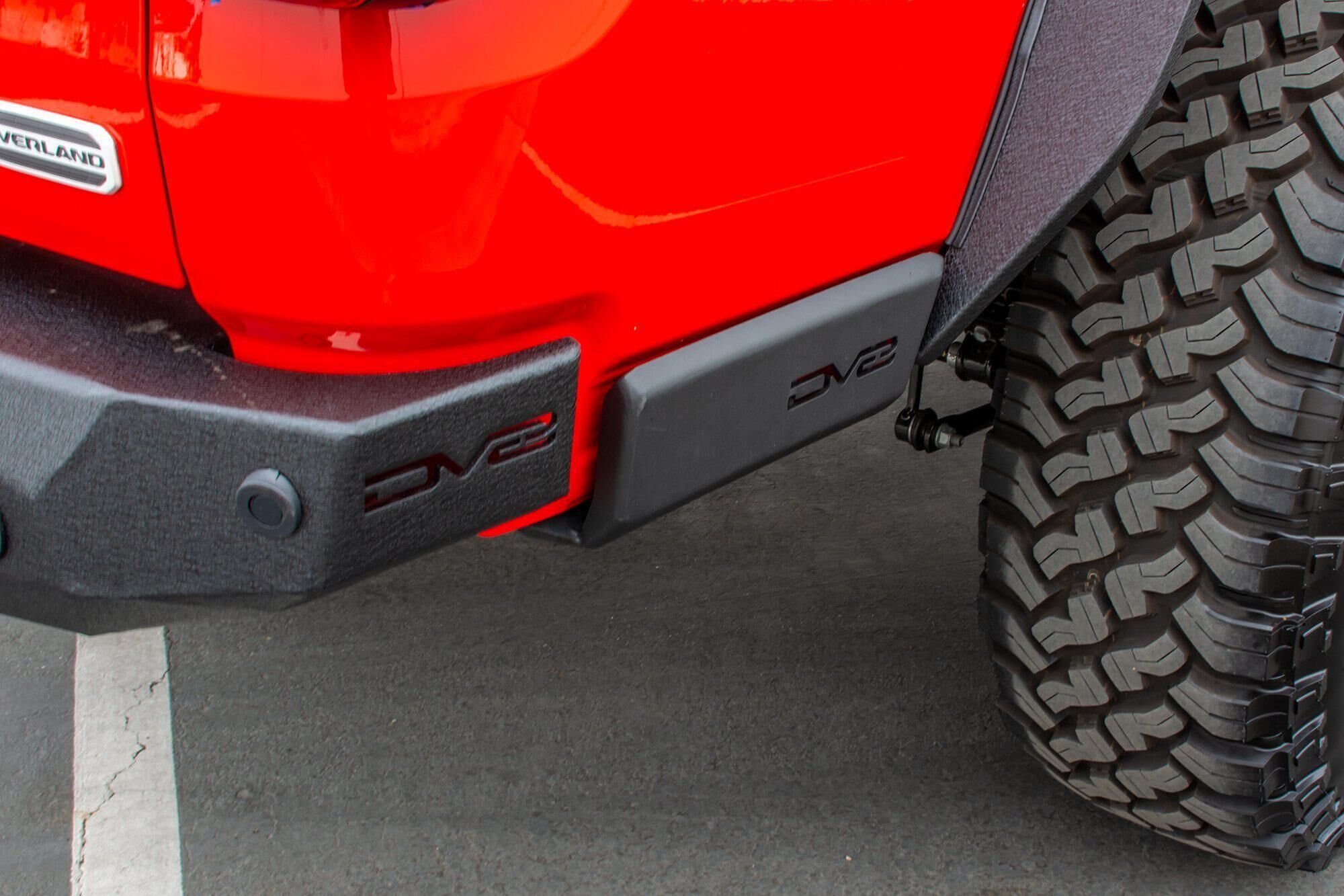 2020-2022 Jeep Gladiator JT Bedside Rock Sliders by DV8 Off-Road
