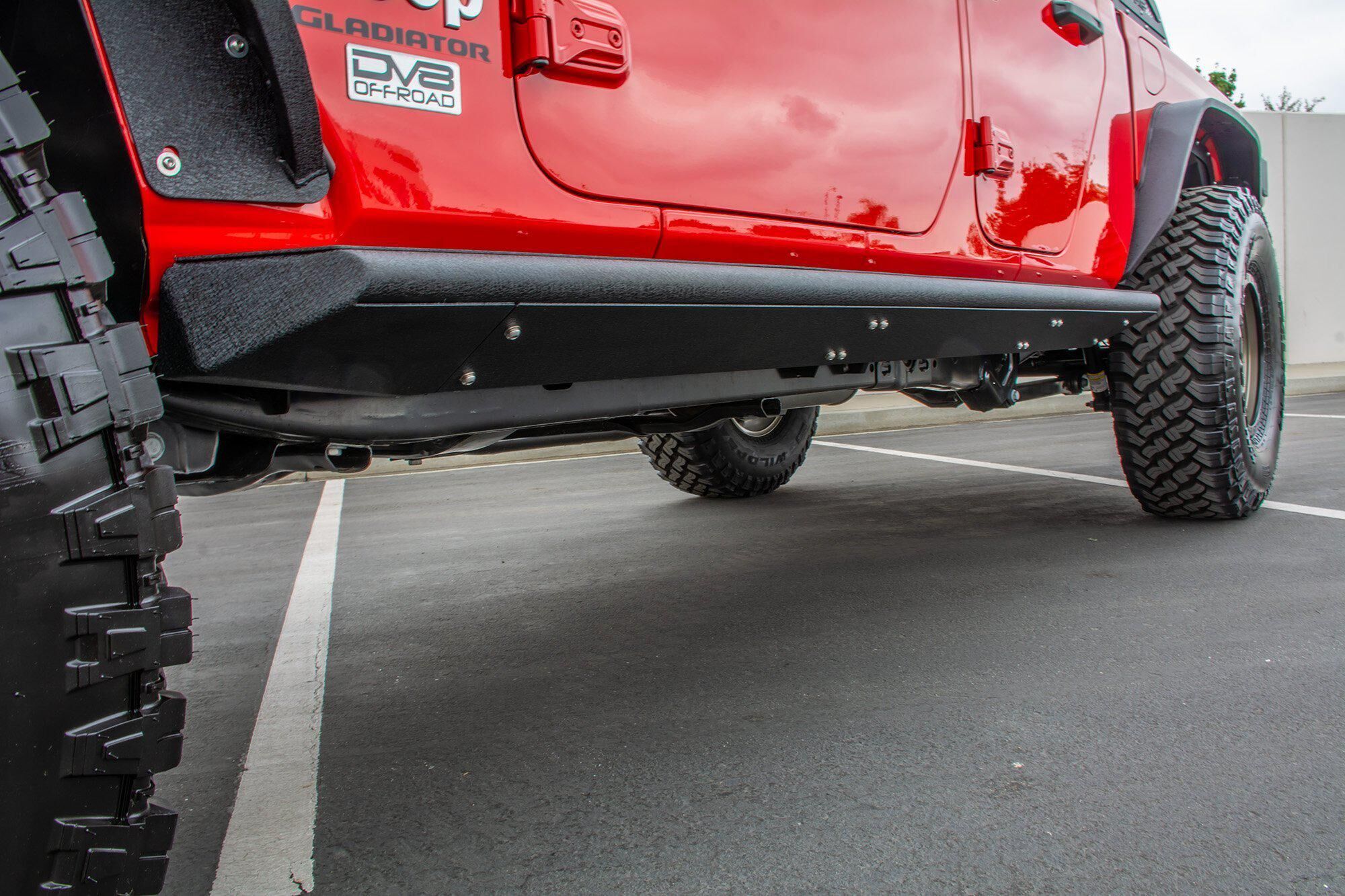 2020-2022 Jeep Gladiator JT Rock Sliders With Step by DV8 Off-Road