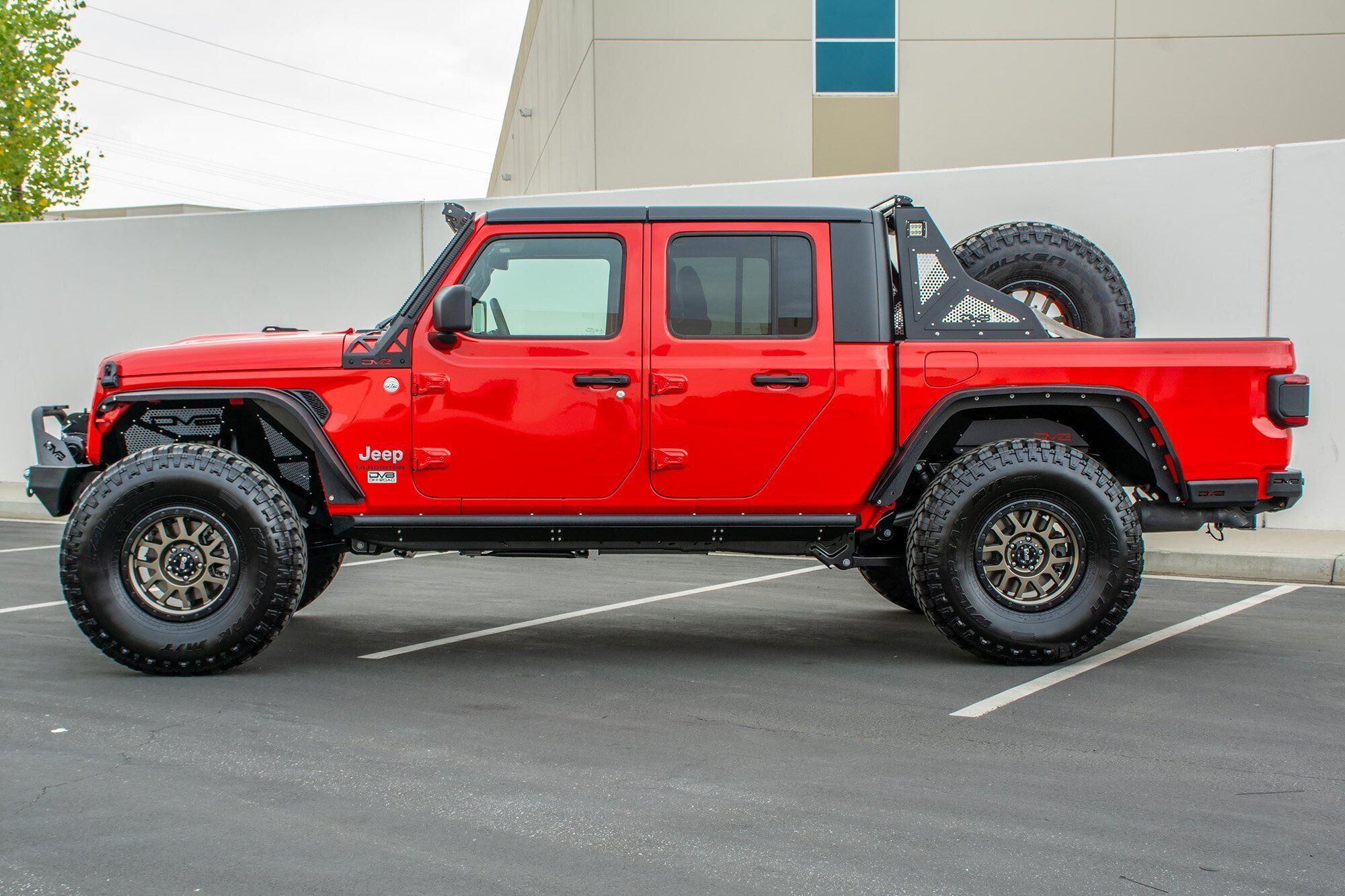 2020-2022 Jeep Gladiator JT Rock Sliders With Step by DV8 Off-Road