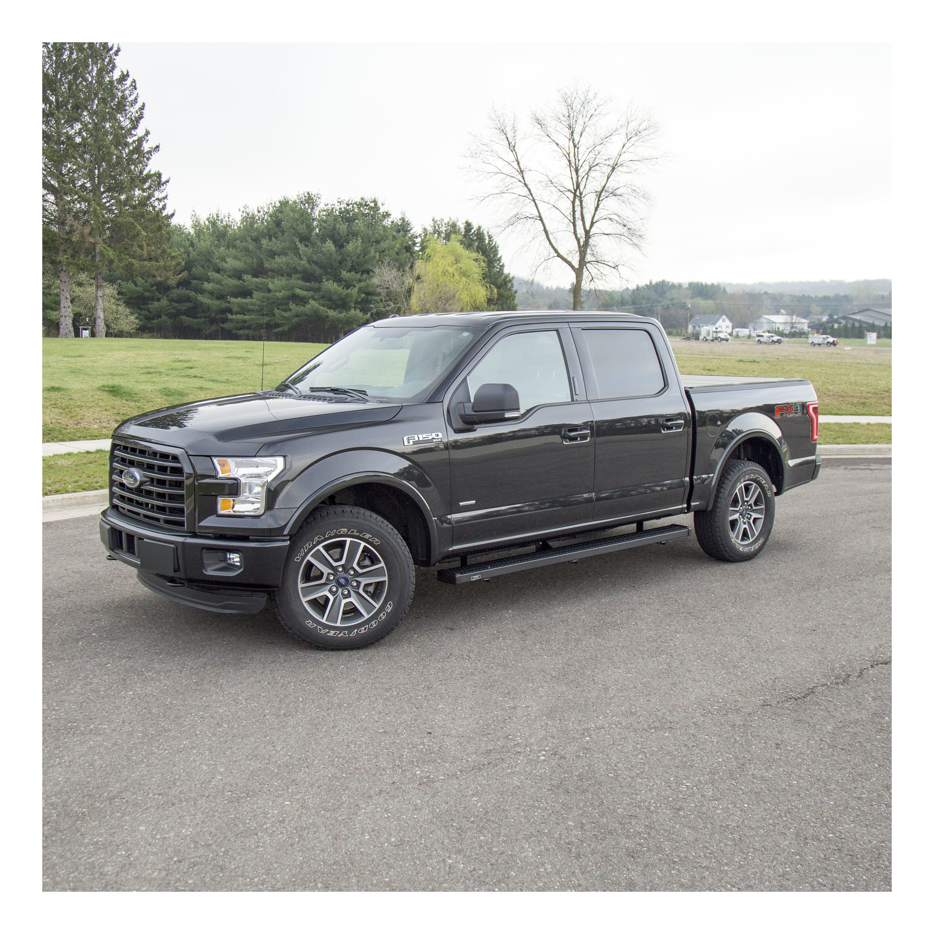 2015-2018 Ford F-150 Super Crew Cab Grip Step 7" Running Boards Black Textured