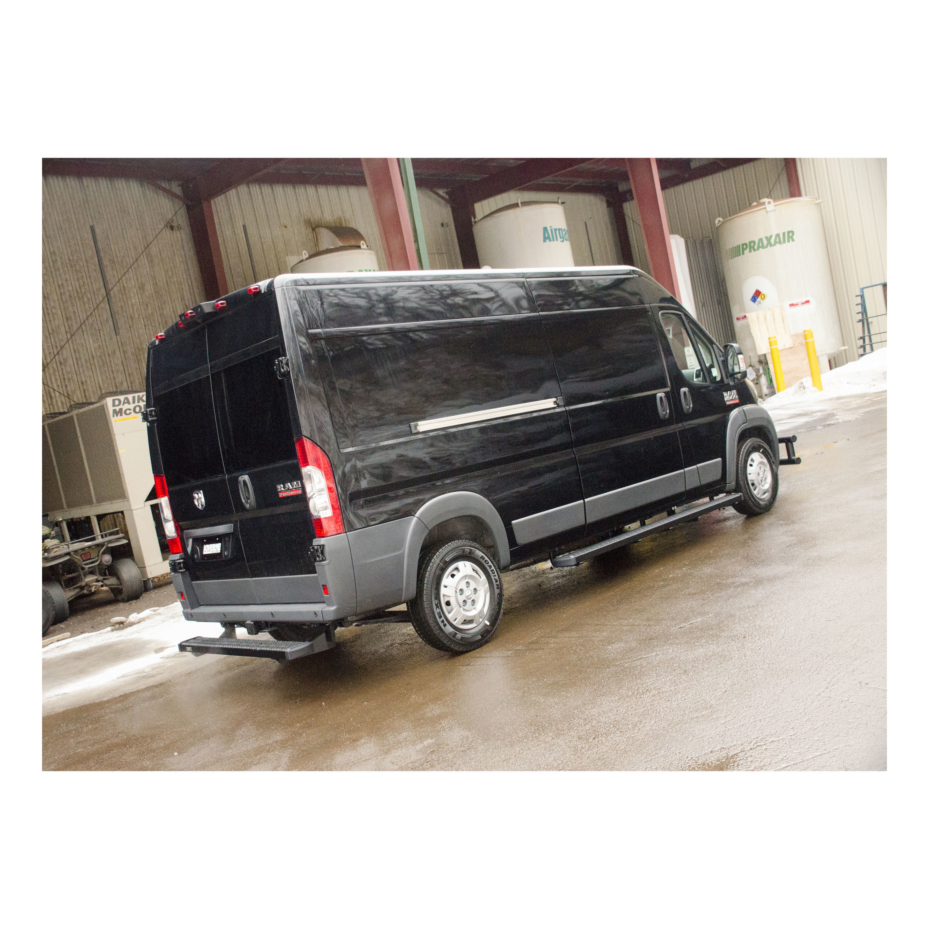 2014-2018 Ram ProMaster 1500 Grip Step 7" Rear Step Black Textured