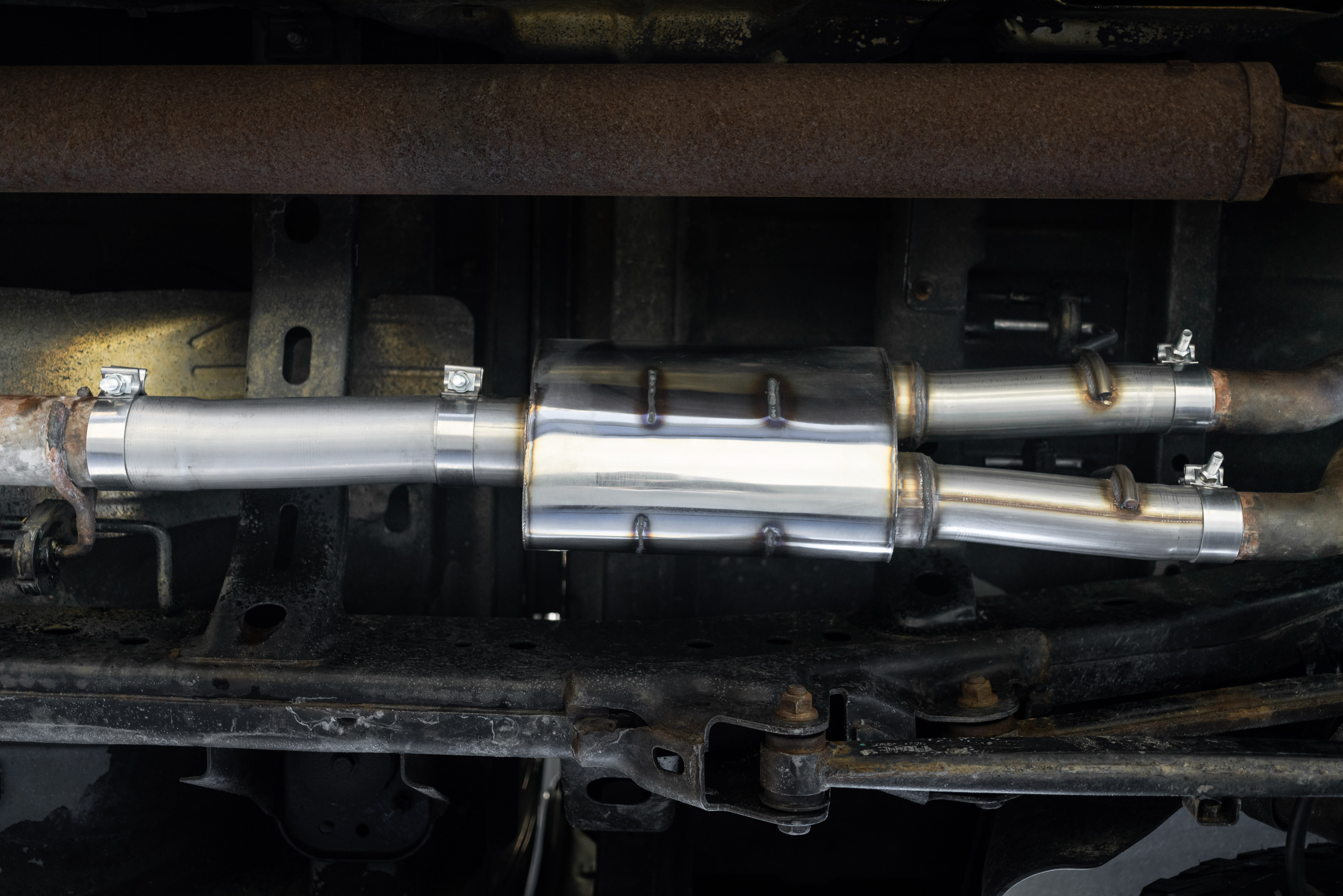 2013-2017 Ram 1500 Big Horn/Express/Laramie/Laramie Longhorn/Outdoorsman/SLT/Sport/ST/SXT/Tradesman 5.7L V8 3" Single in 2.25"" Dual Out Muffler Replacement, High-Flow , T409 Stainless Steel"