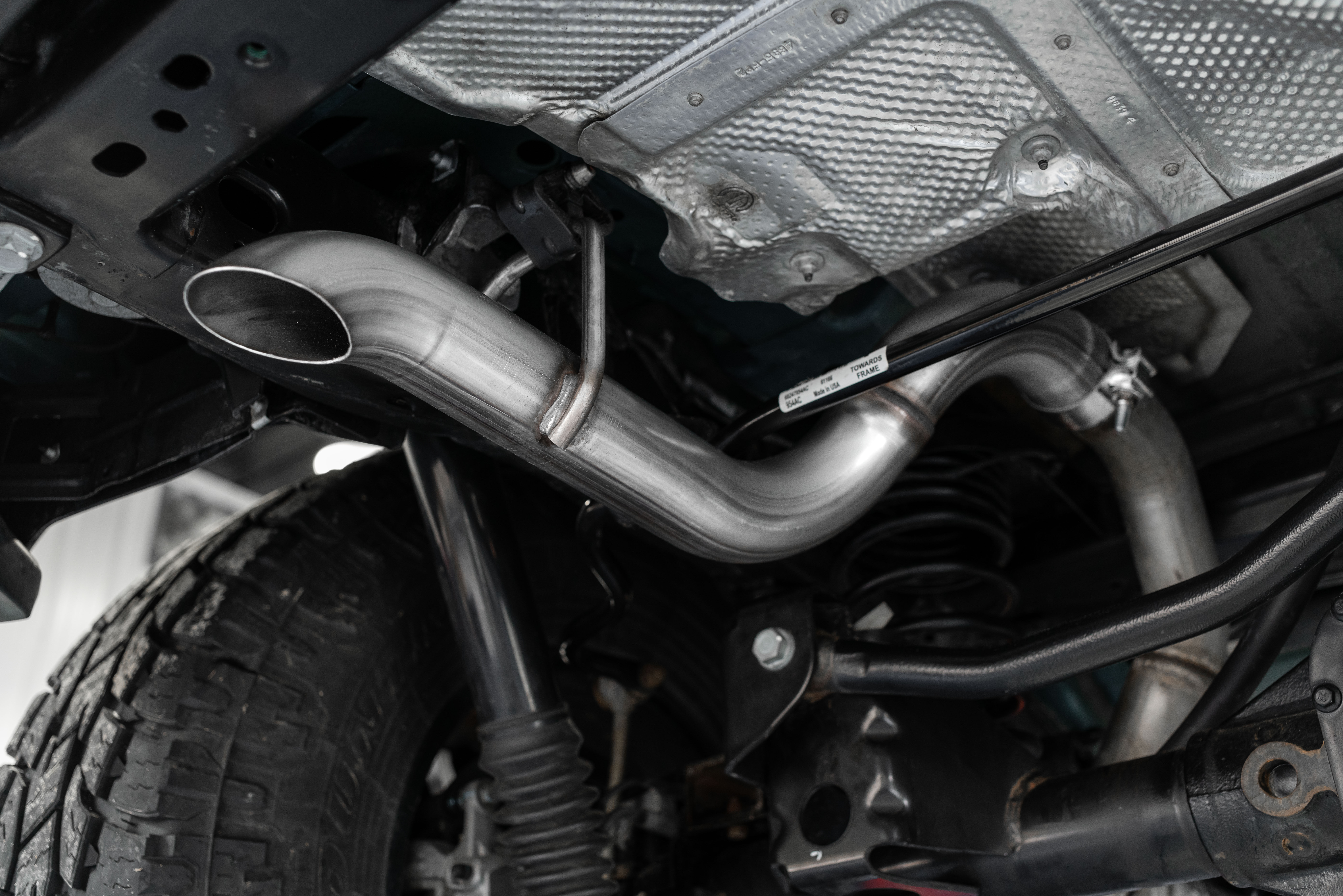 2018-2021 Jeep Wrangler Rubicon 3.6L V6 Sport Utility 2DR MBRP Exhaust S5527409 2.5in. Axle-Back; High Clearance; Single Rear Exit; Race Version; T409