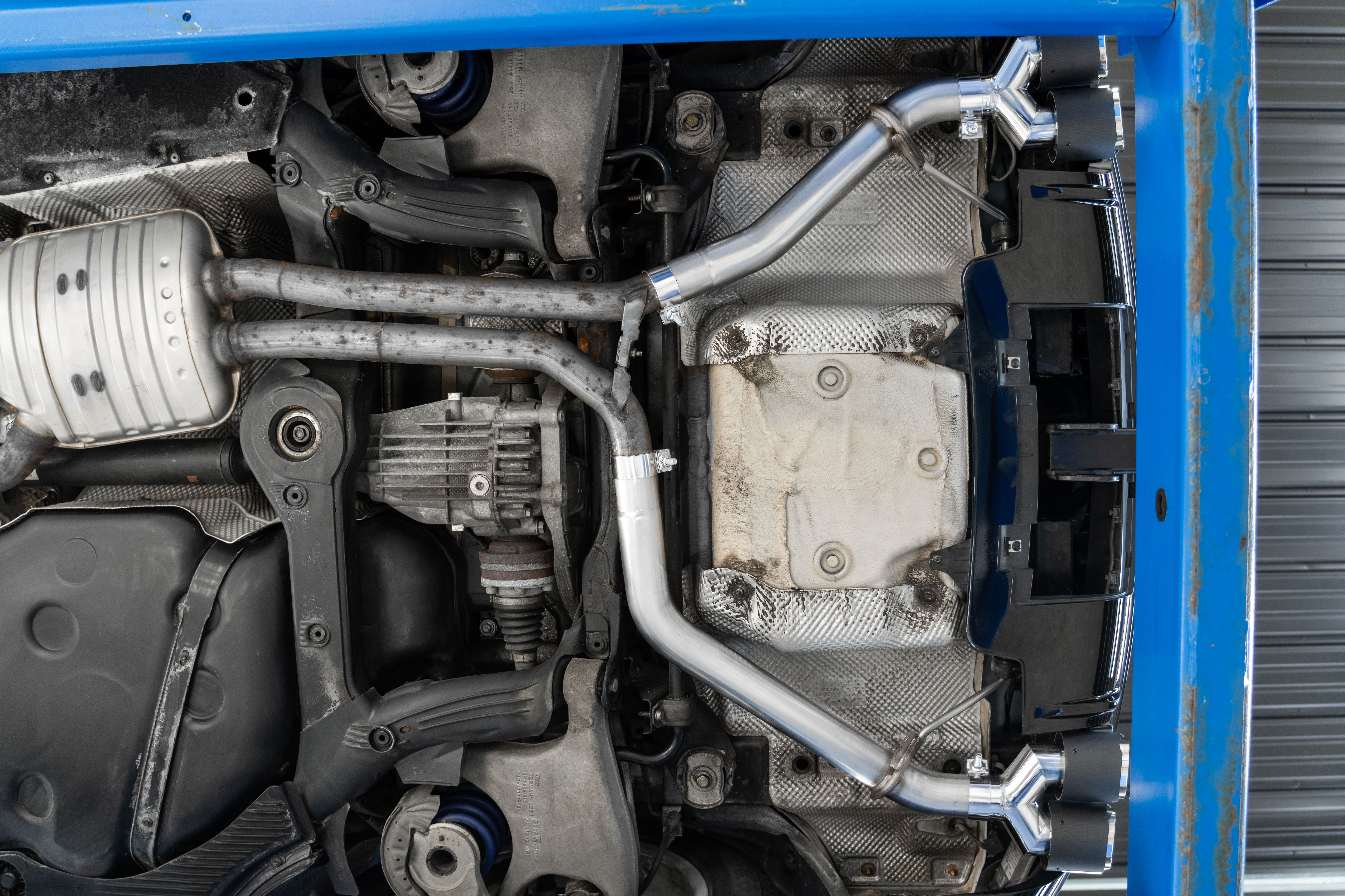2014-2017 Audi SQ5 Base/Premium Plus/Prestige/Progressiv/Technik 3.0L V6 MBRP Exhaust 2.5" Axle Back, Dual Split Rear; T304, with Carbon Fiber Tips