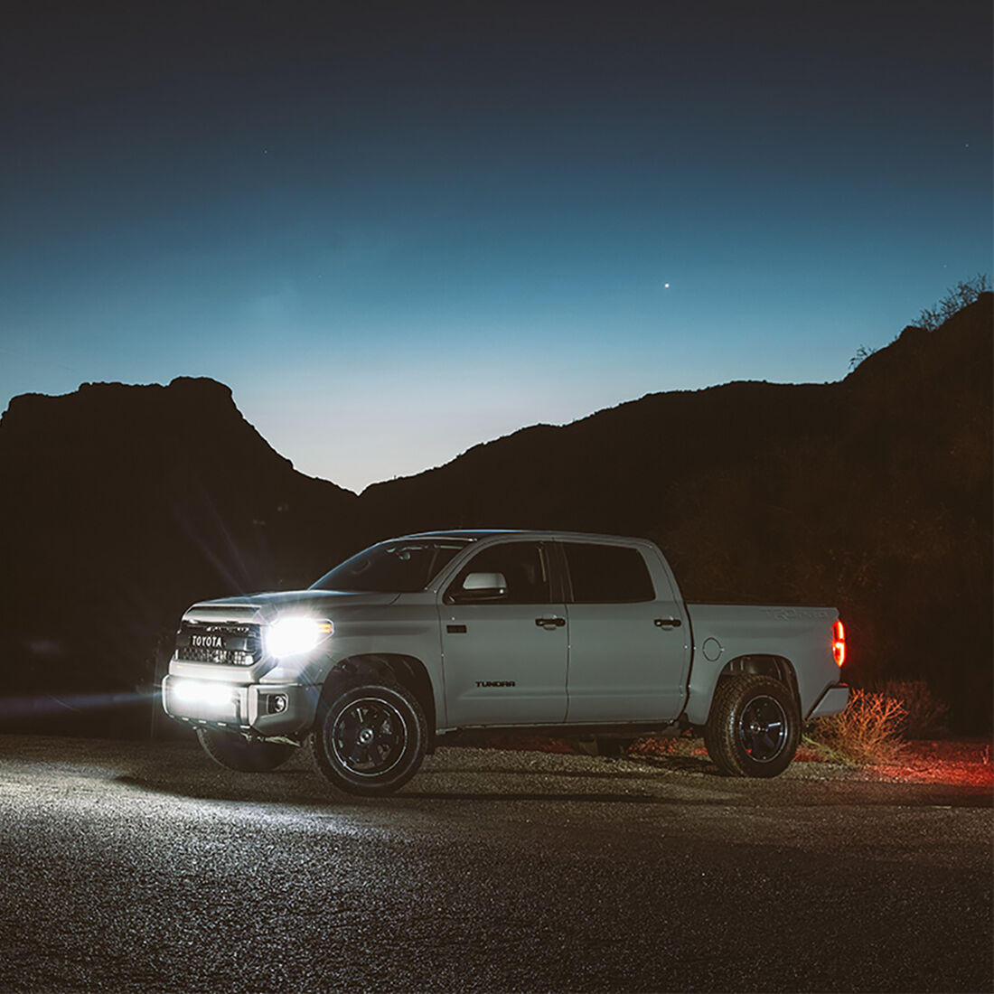 SR-Series 30 Inch Dual Function SAE Auxilary High Beam Driving Lights with Amber Backlight LED Light Bars by Rigid Industries