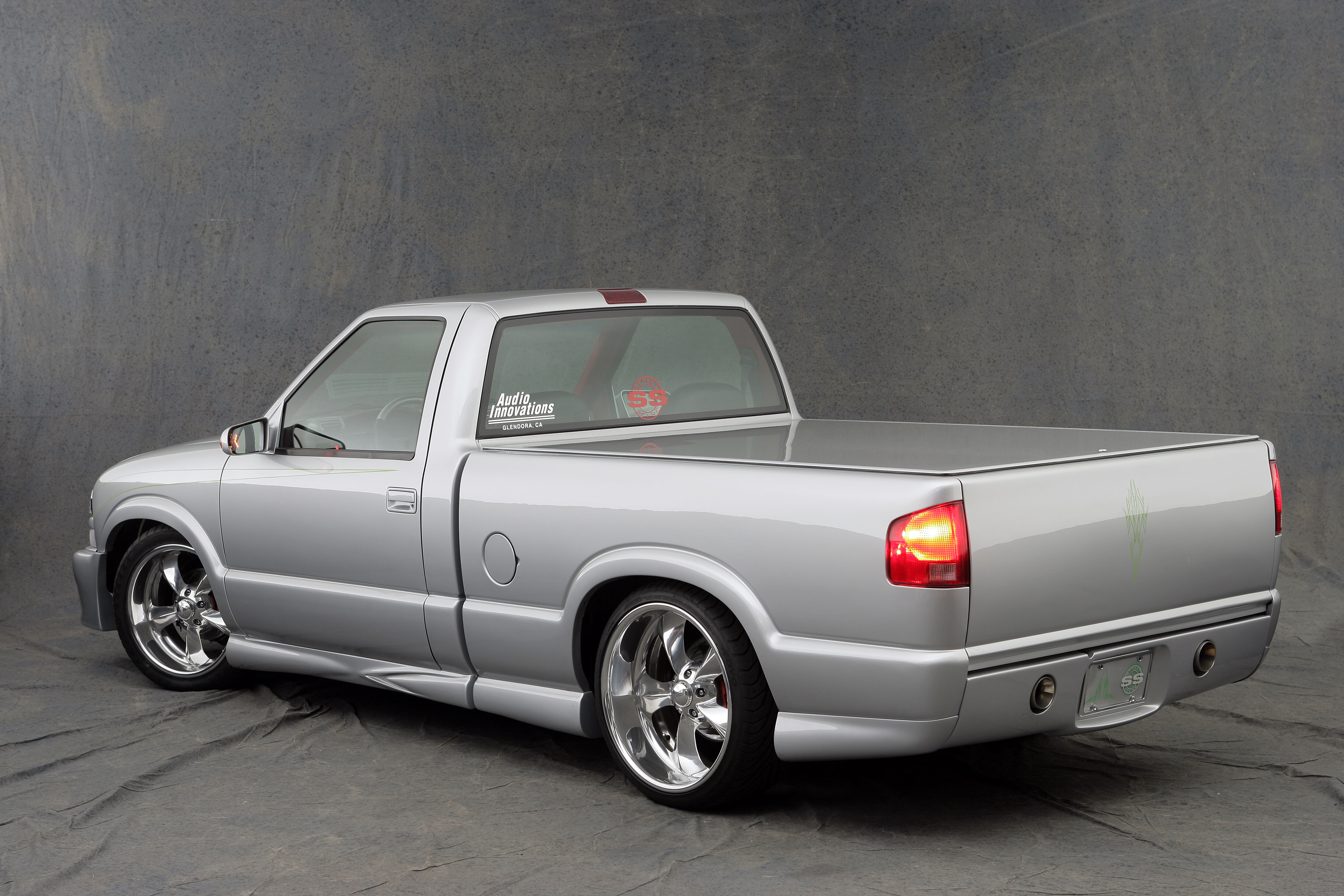 1994-2004 GMC Sonoma Street Scene Holey Rollie Urethane Rear Roll Pan GEN-5 - 950-70207