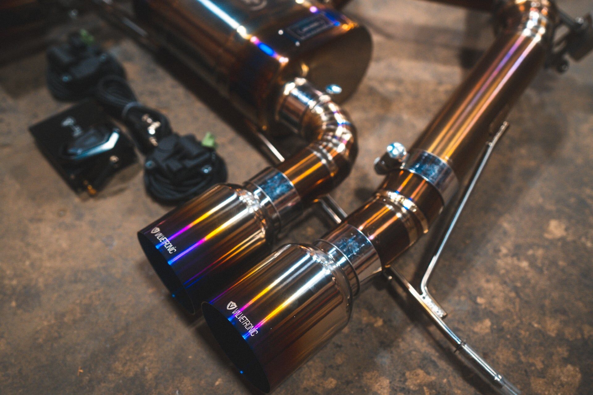 Universal Exhaust Tips 2.5 Inch Inlet 4.0 Inch Outlet Titanium by Valvetronic Designs - VTD.TIP.SW.25.40.TIBRT