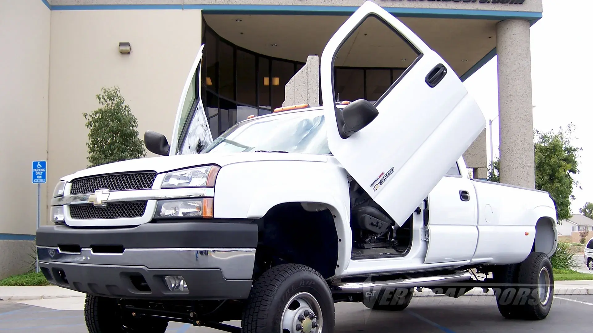 1999-2006 Chevrolet Silverado 1500/2500/3500 Bolt-on Vertical Lambo Door Conversion Kit