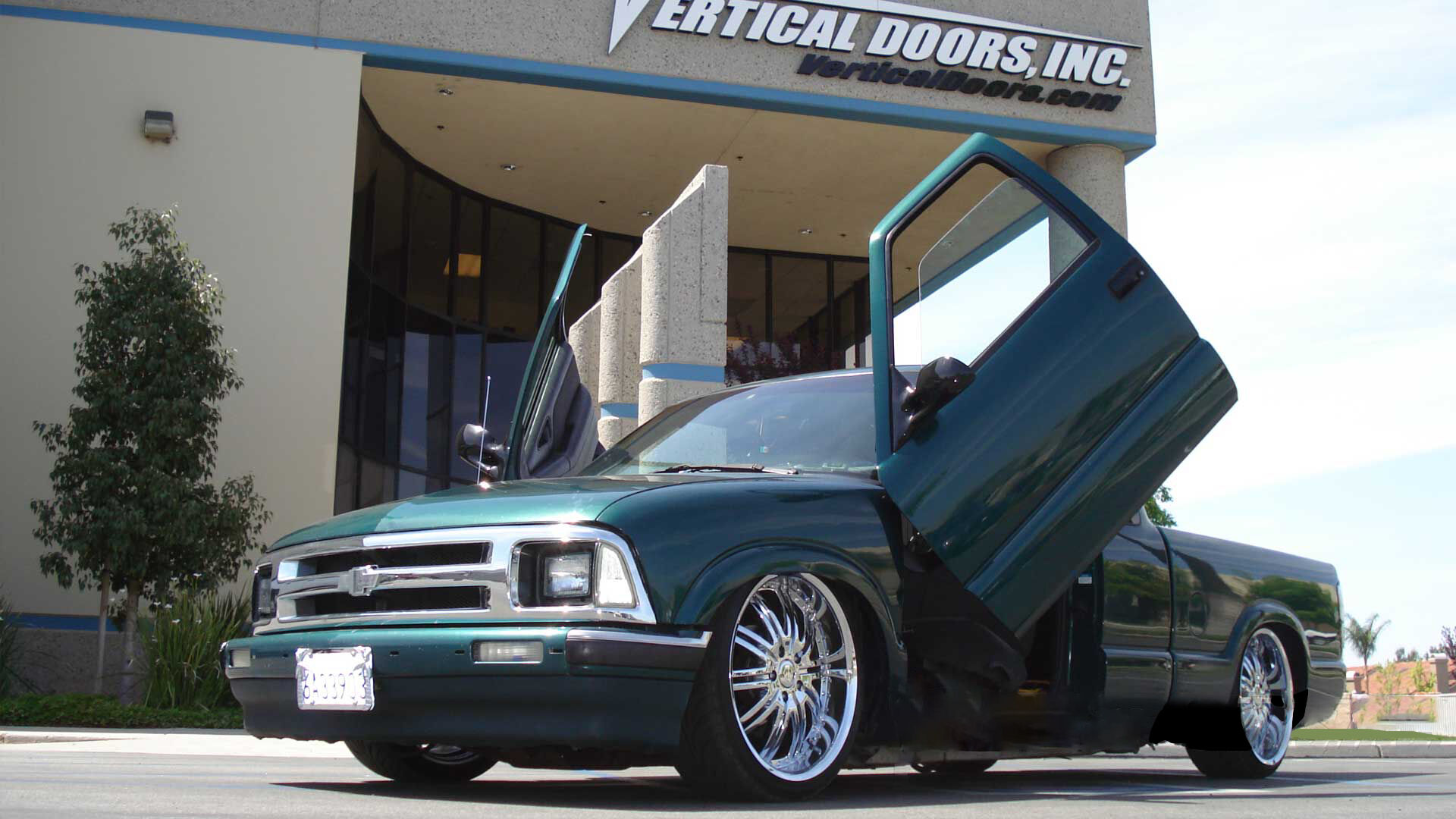 1995-2006 GMC Jimmy 4DR Bolt-on Vertical Lambo Door Conversion Kit - VDCGMCJIM95064DR