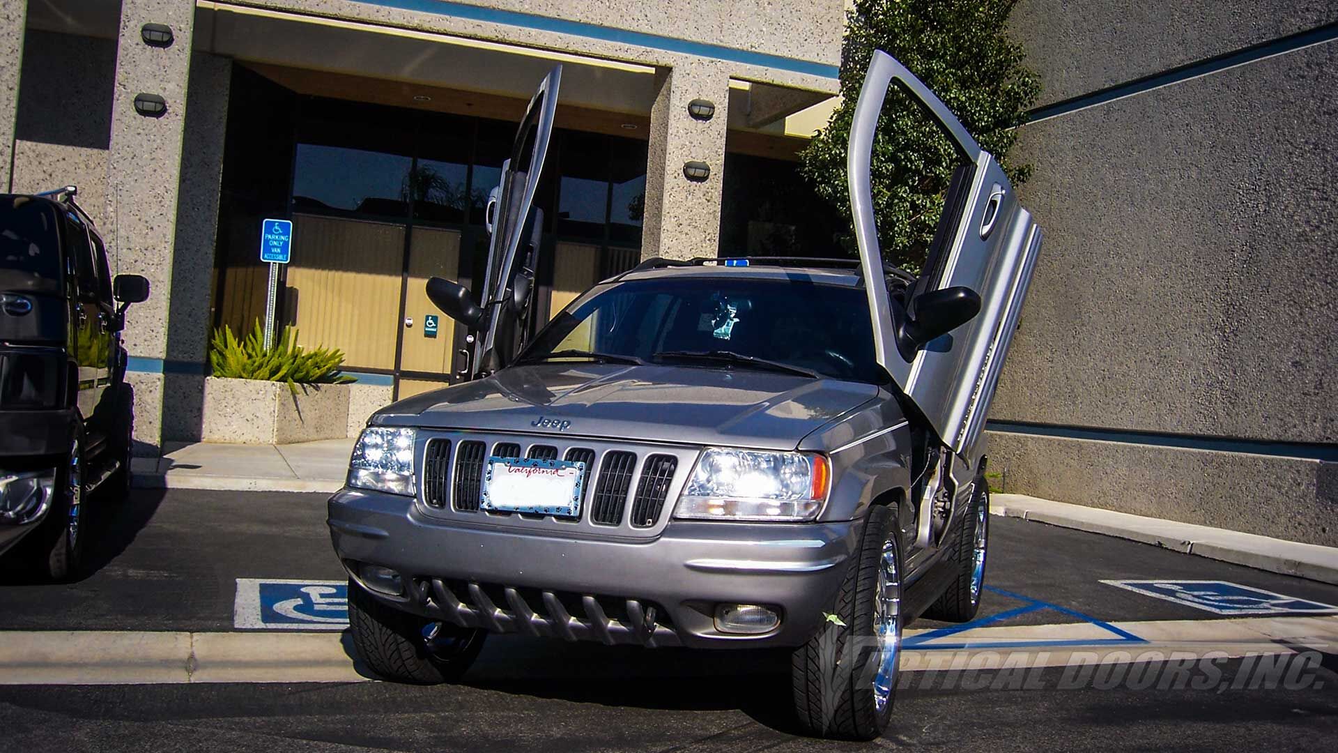 1999-2004 Jeep Cherokee 4DR Bolt-on Vertical Lambo Door Conversion Kit
