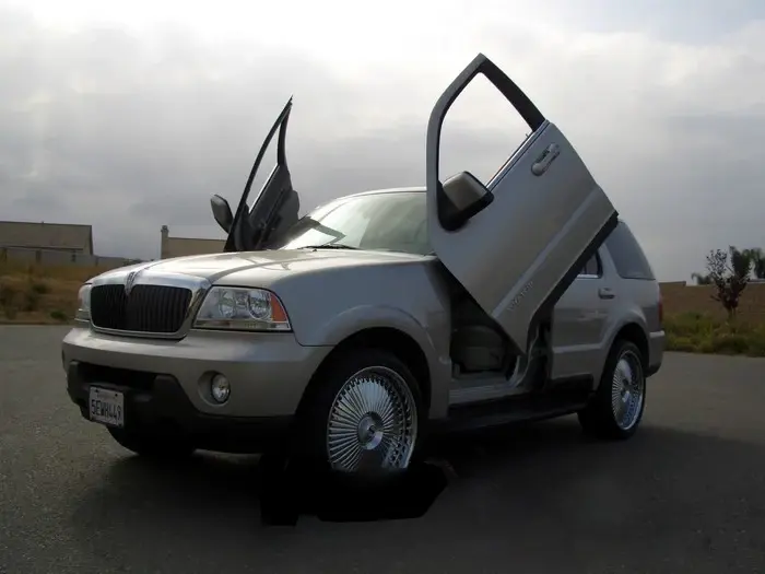 2004-2006 Lincoln Aviator Bolt-on Vertical Lambo Door Conversion Kit - VDCLAVI0406