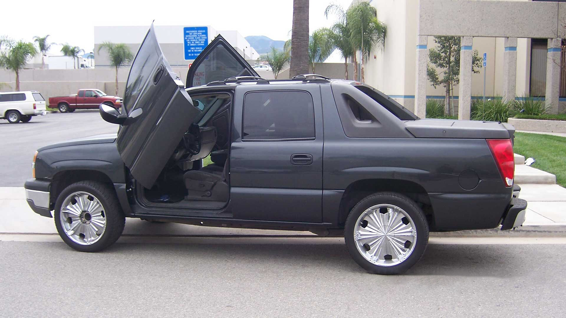2002-2006 Chevy Avalanche Bolt-On Vertical Lambo Door Conversion Kit - VDI-VDCCHEVYAVAL0306