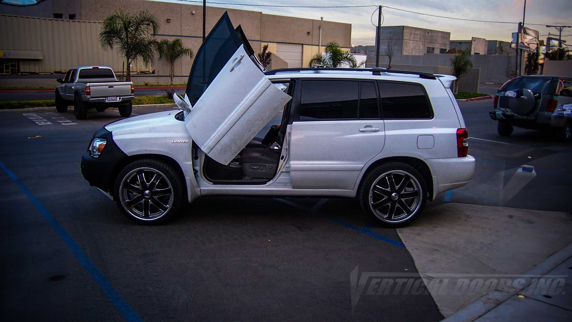2001-2007 Toyota Highlander BoltOn Vertical Lambo Door Conversion