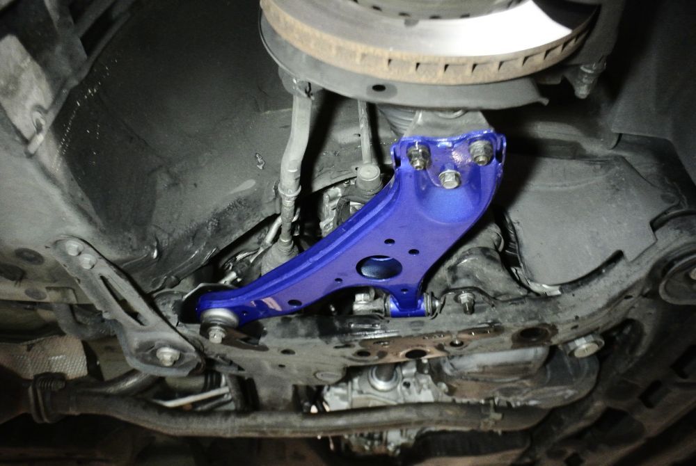 Toyota Sienna 1120 Front Lower Control Arm by Megan Racing MRSTY1324